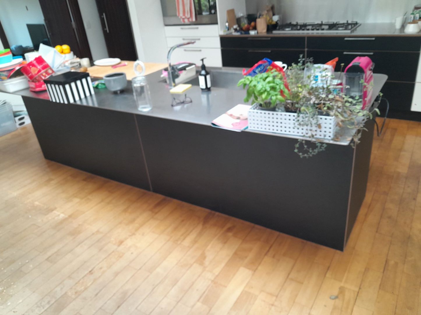 Quality Kitchen, Thick Stainless steel bench tops & appliances