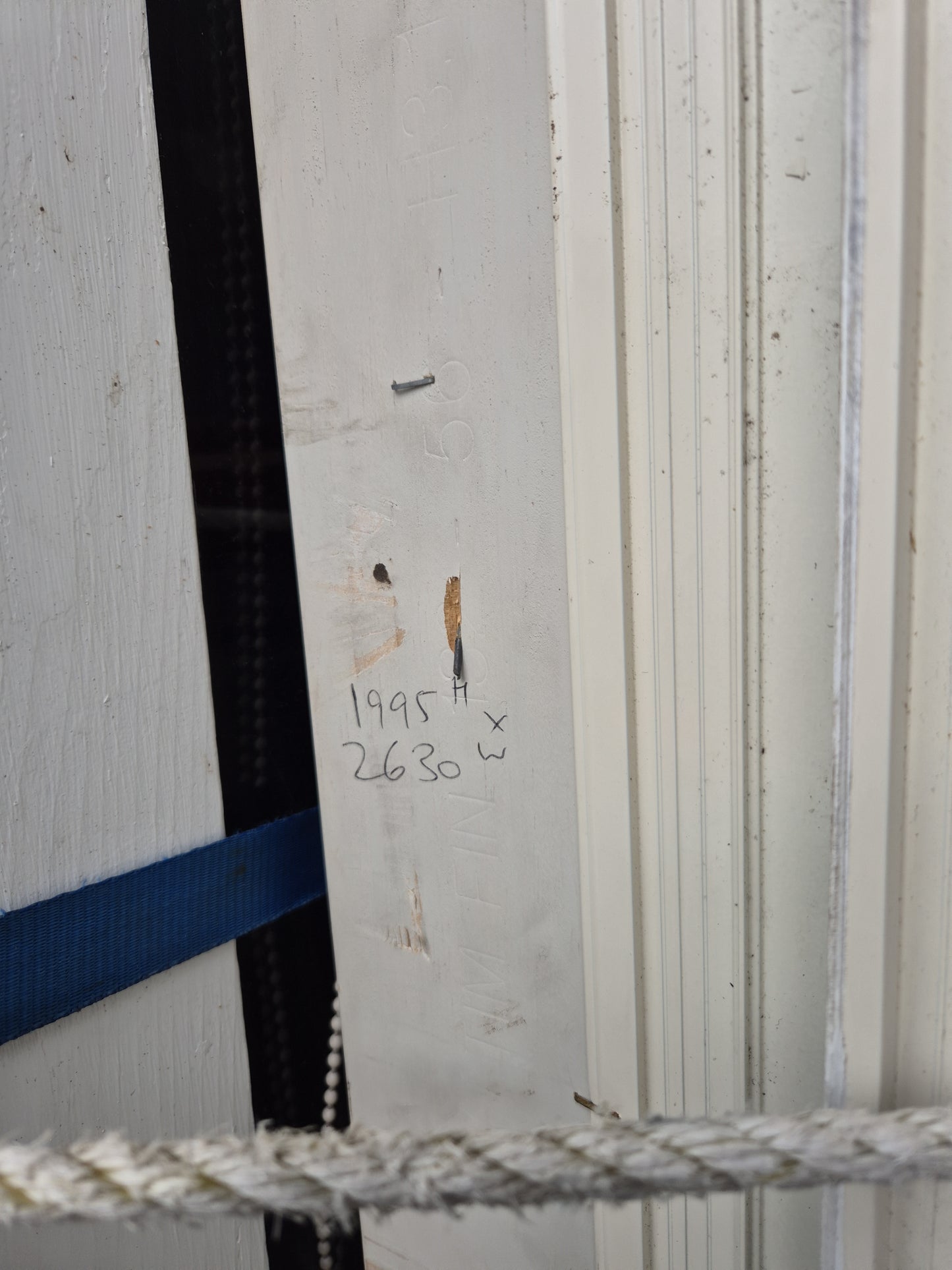 Cream Ranchslider with opening windows 1995 H x 2630 W #2171