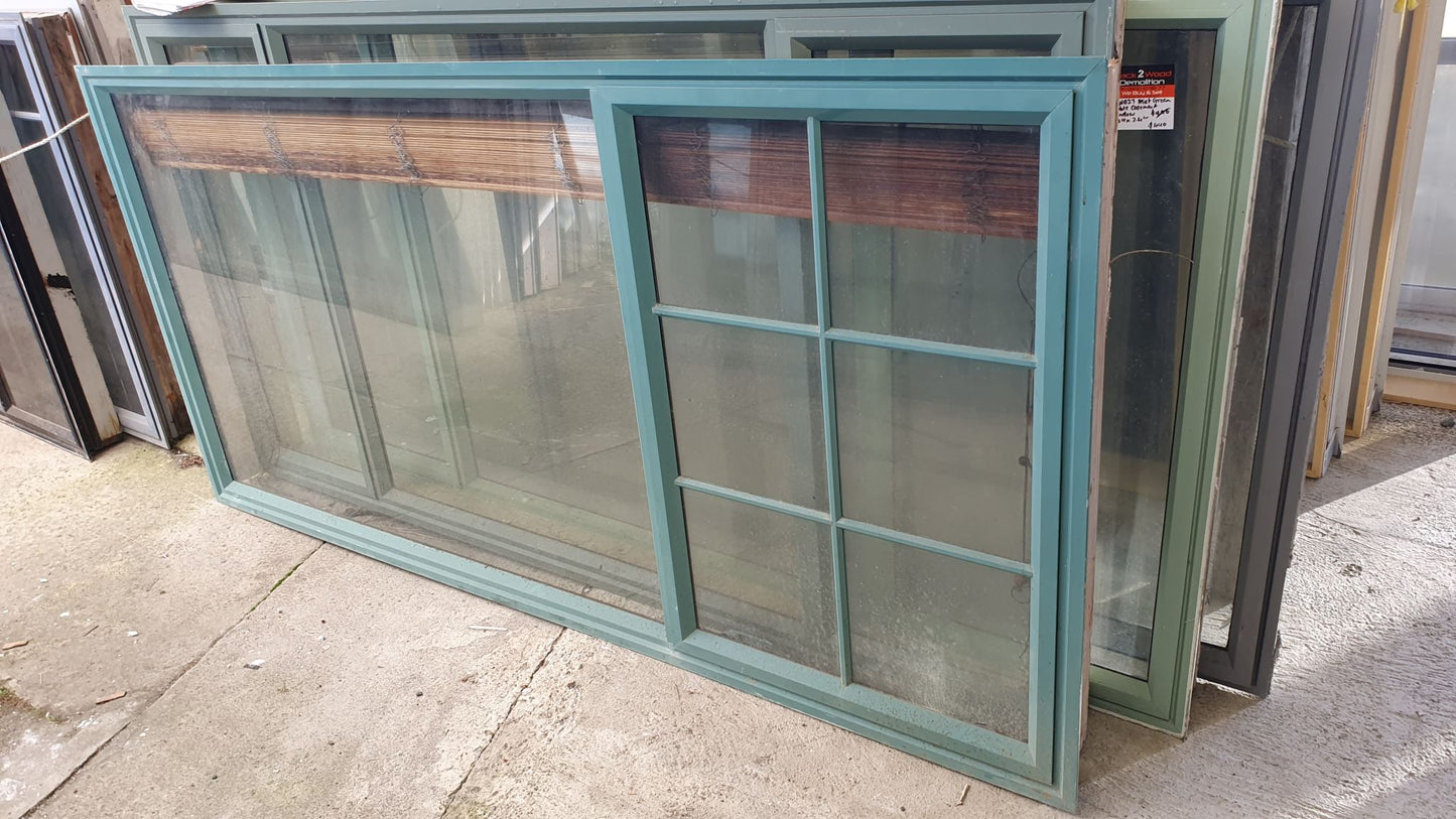 Aluminium window 1120 H x 2400 W with venetian blind #We