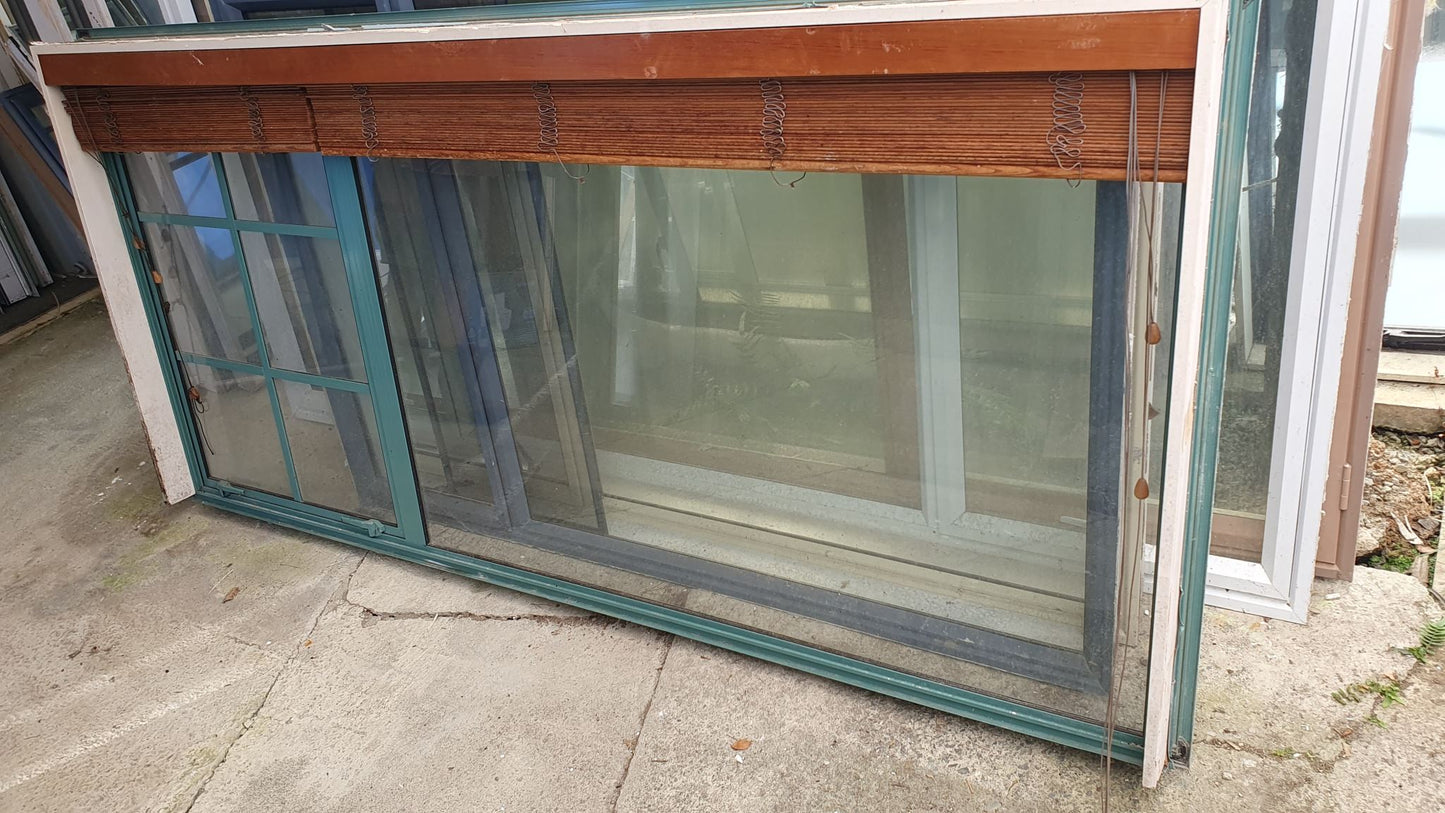 Aluminium window 1120 H x 2400 W with venetian blind #We