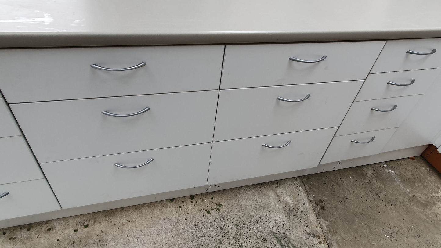Near new kitchen excellent condition, soft close draws & cupboards