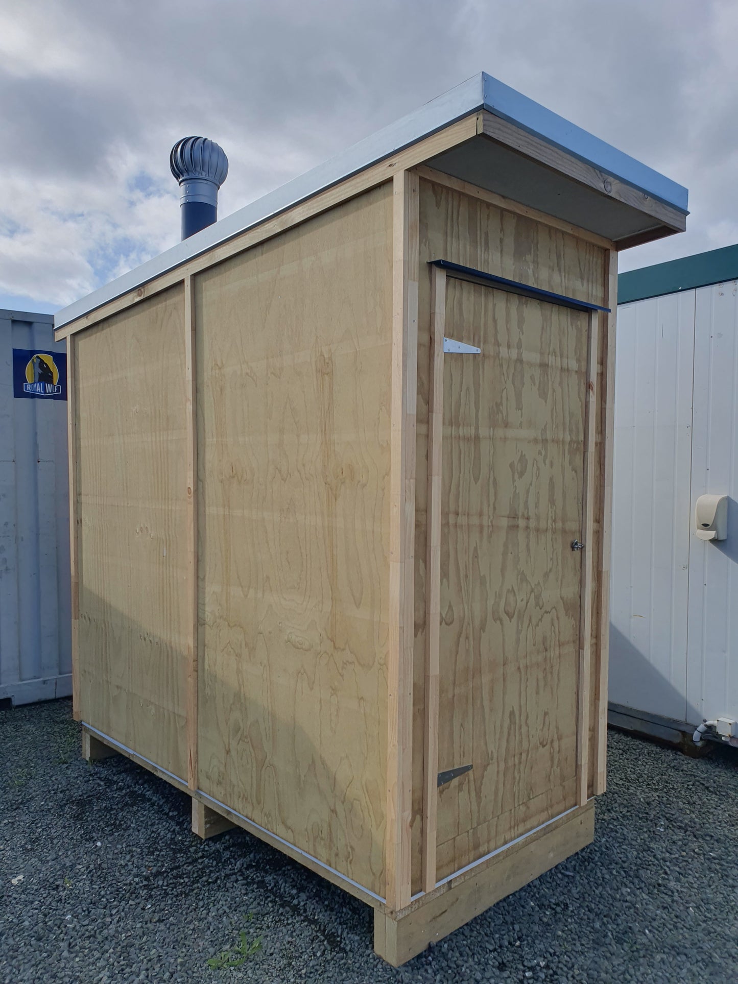 NEW Bio loo toilet unit, with tanks, shed included