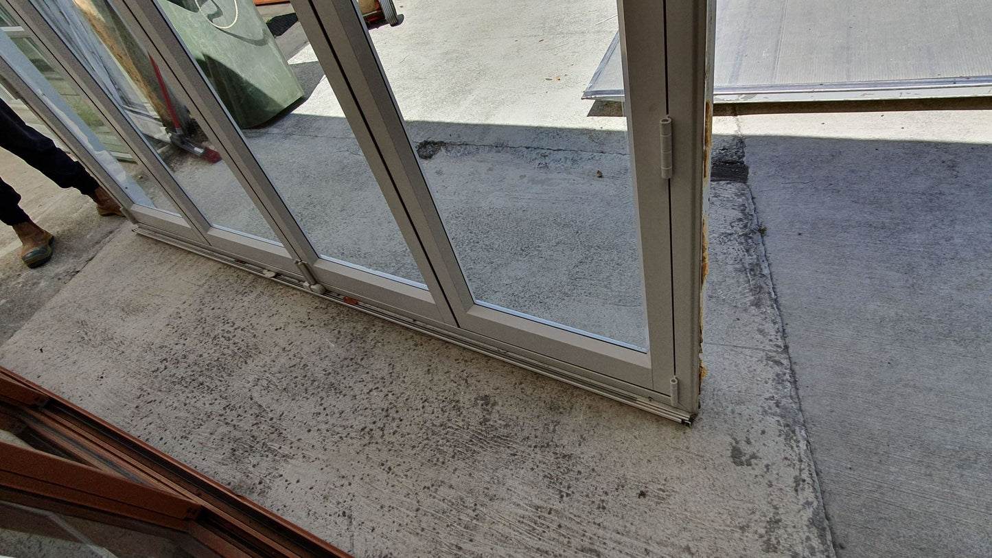 Large Bifolding doors 2.2 H x 2830 W Modern, exc cond