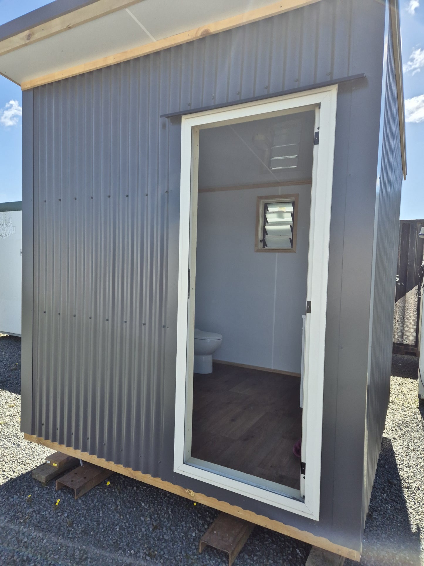 Bathroom / Laundry Unit 2.4 m x 2.4 m