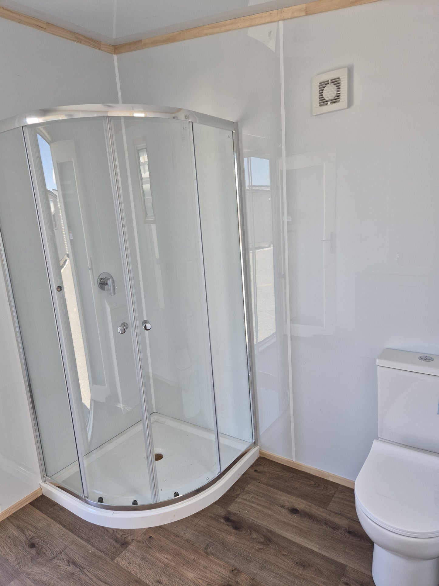 Bathroom / Laundry Unit 2.4 m x 2.4 m