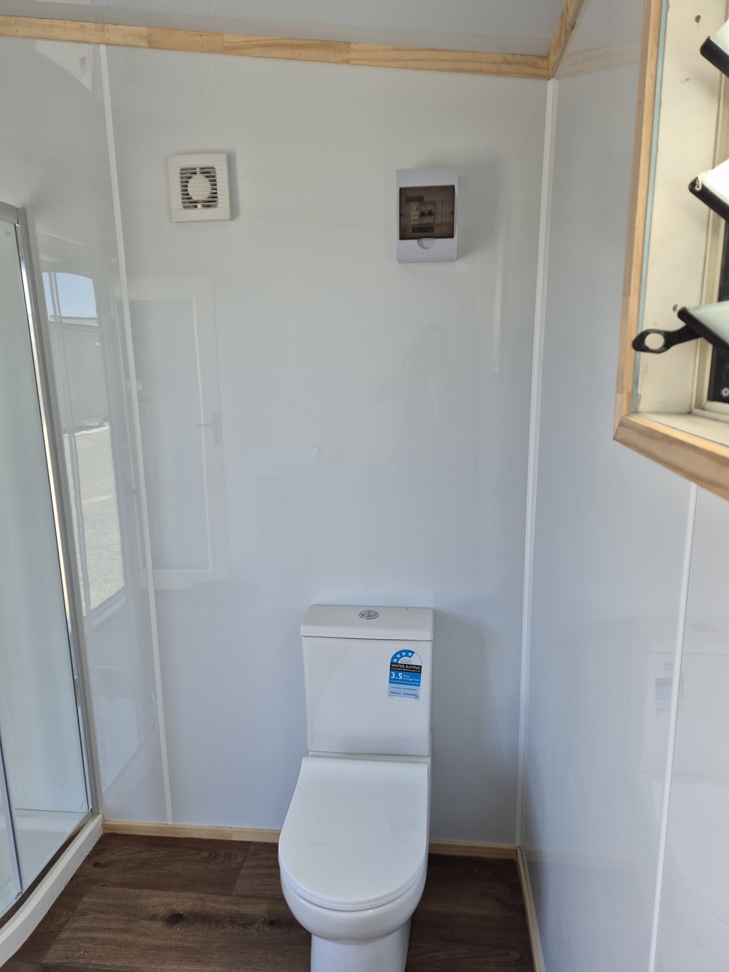 Bathroom / Laundry Unit 2.4 m x 2.4 m