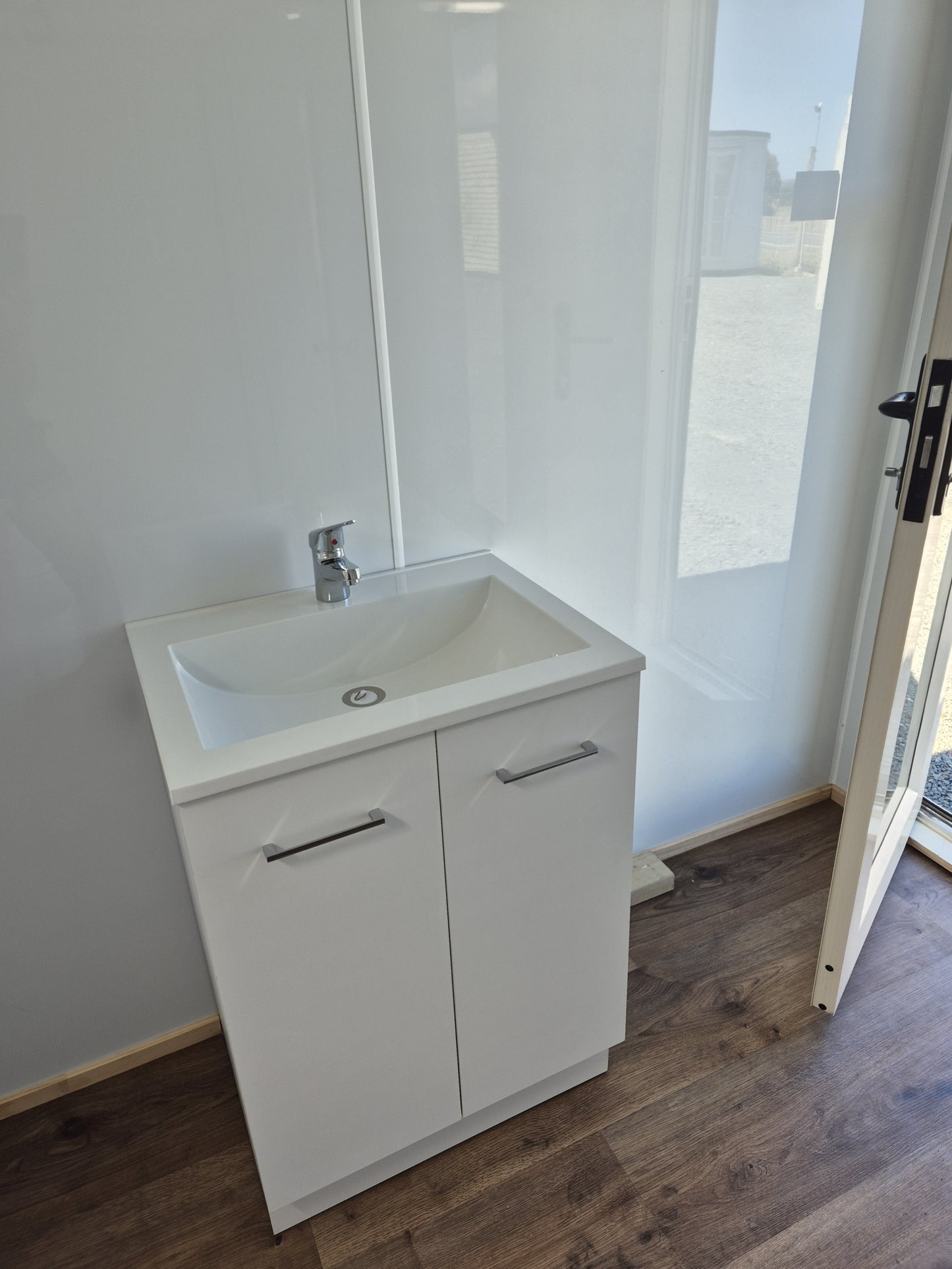 Bathroom / Laundry Unit 2.4 m x 2.4 m