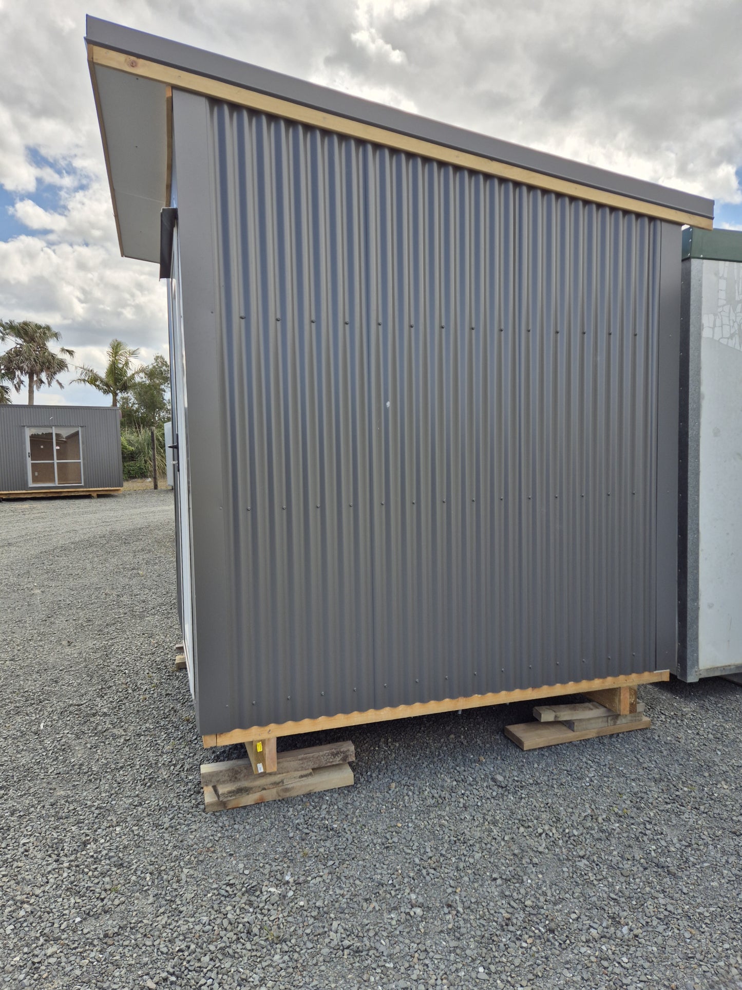 Bathroom / Laundry Unit 2.4 m x 2.4 m