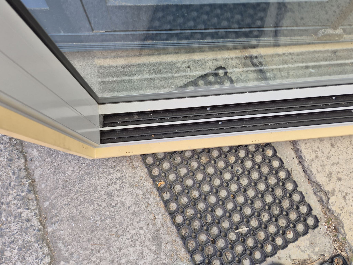 Near New D/G Stacker Sliding Door 2000 H x 3050 W