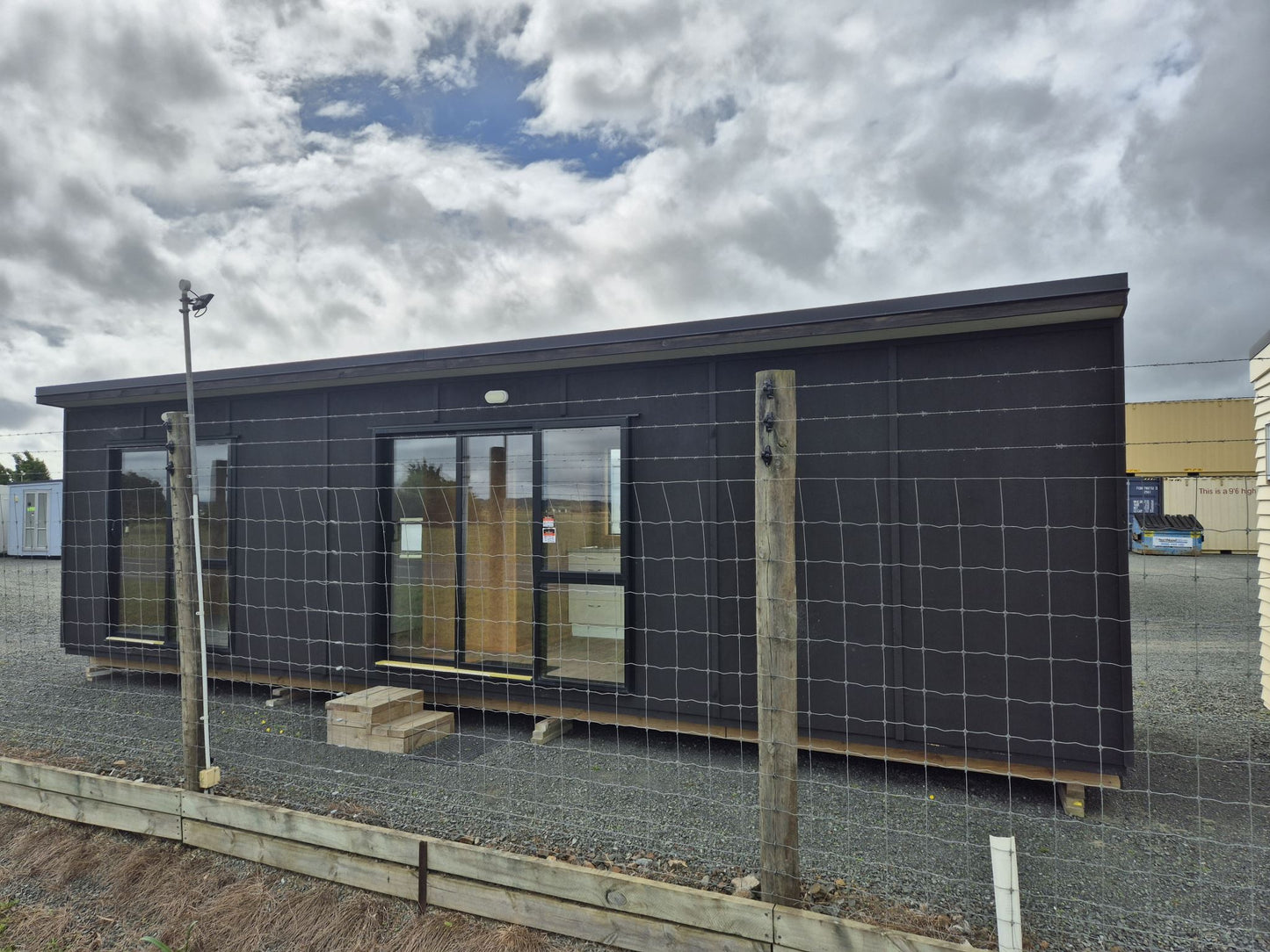 9.6m NEW Self Contained Portable building 26m2