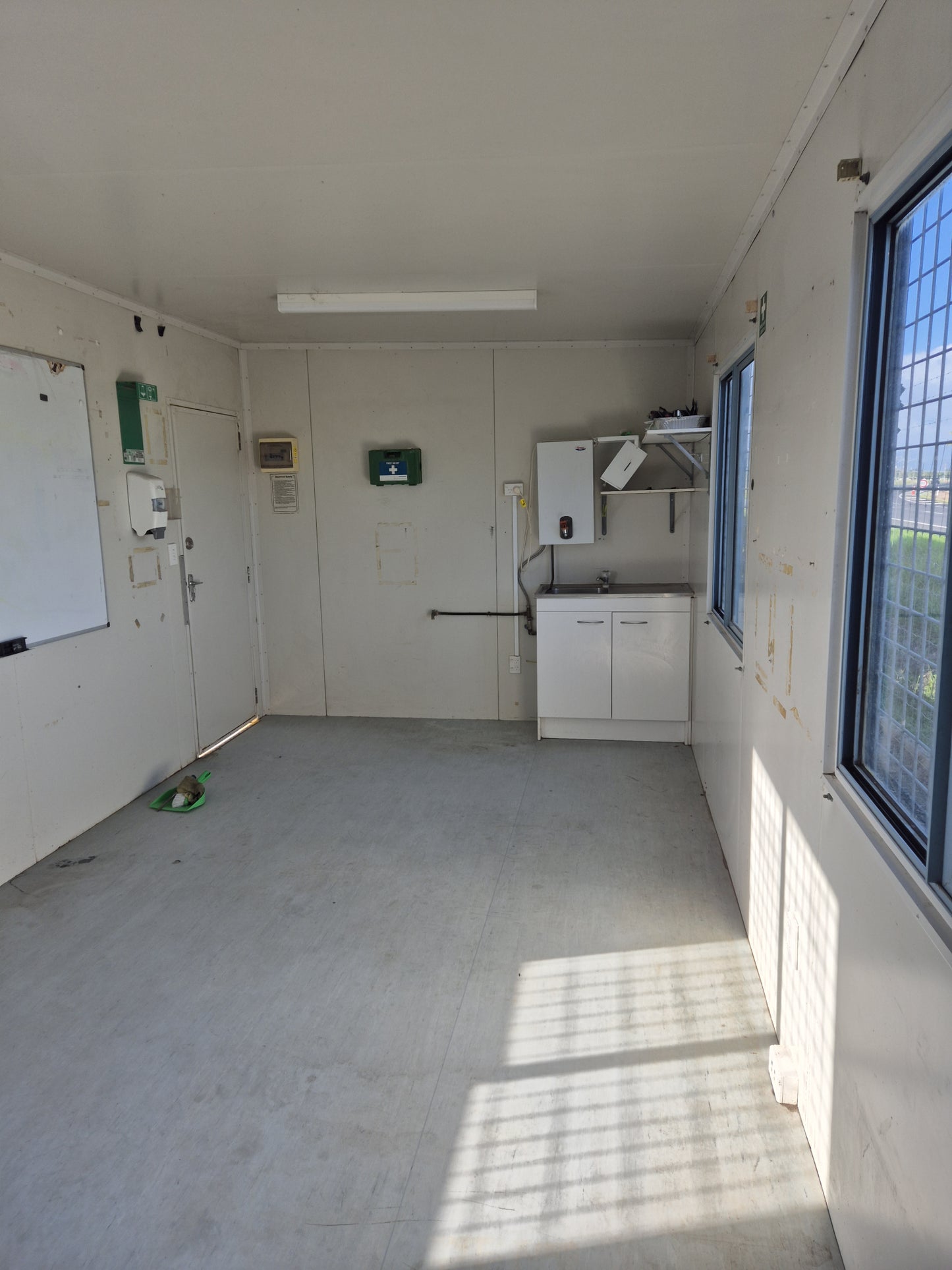 DRY 6 m x 3 m Portable Lunch Room / Site Office
