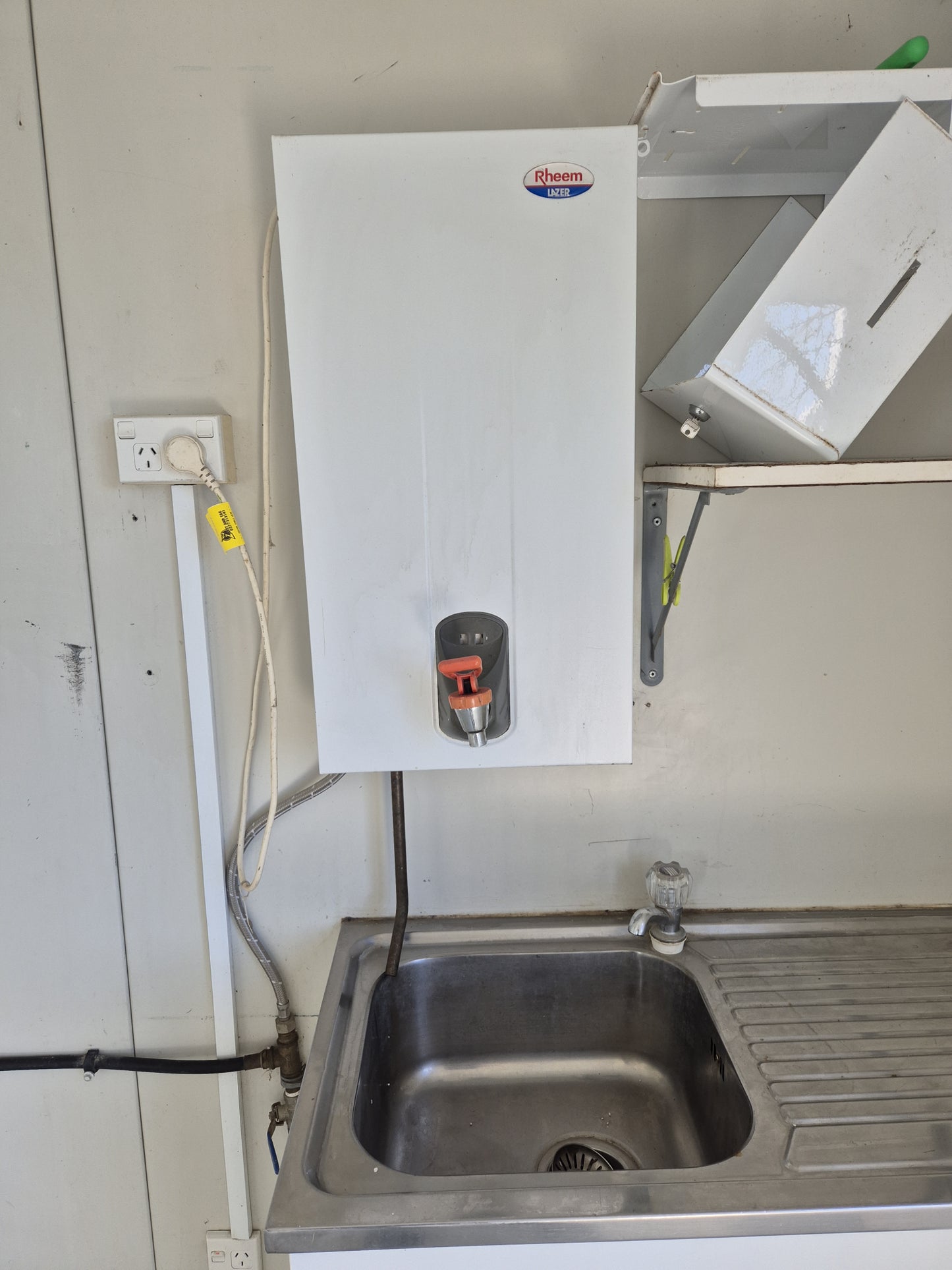 DRY 6 m x 3 m Portable Lunch Room / Site Office