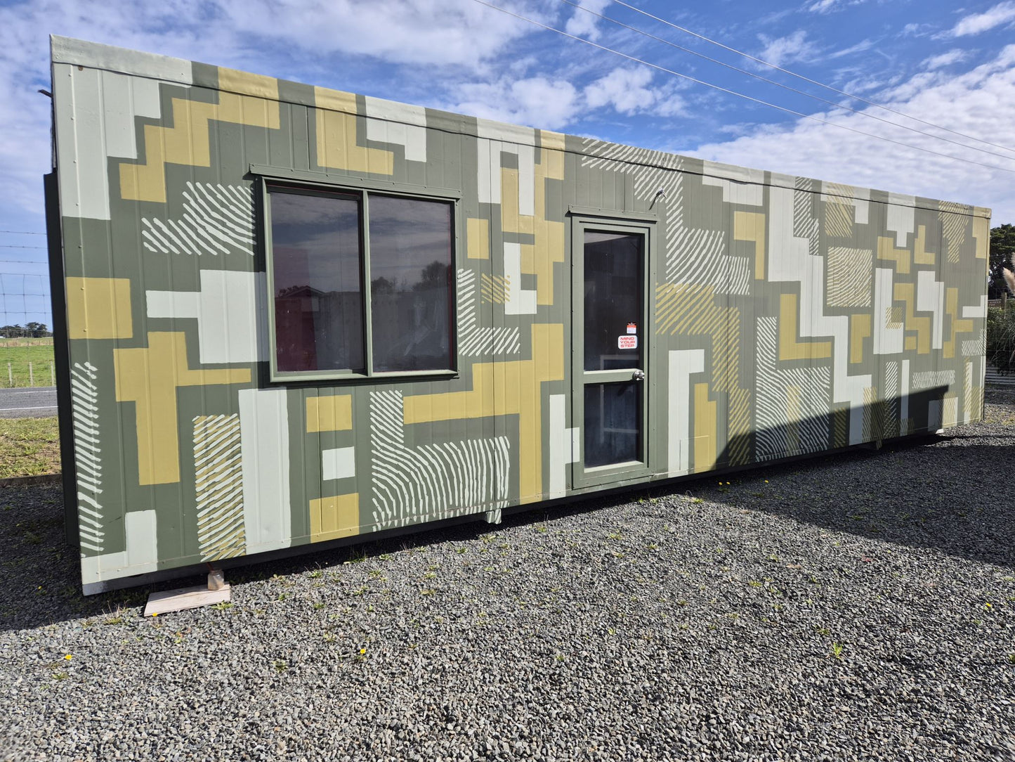 9.6 x 3m Portacom, Ranchslider, sliding windows & Kitchen unit