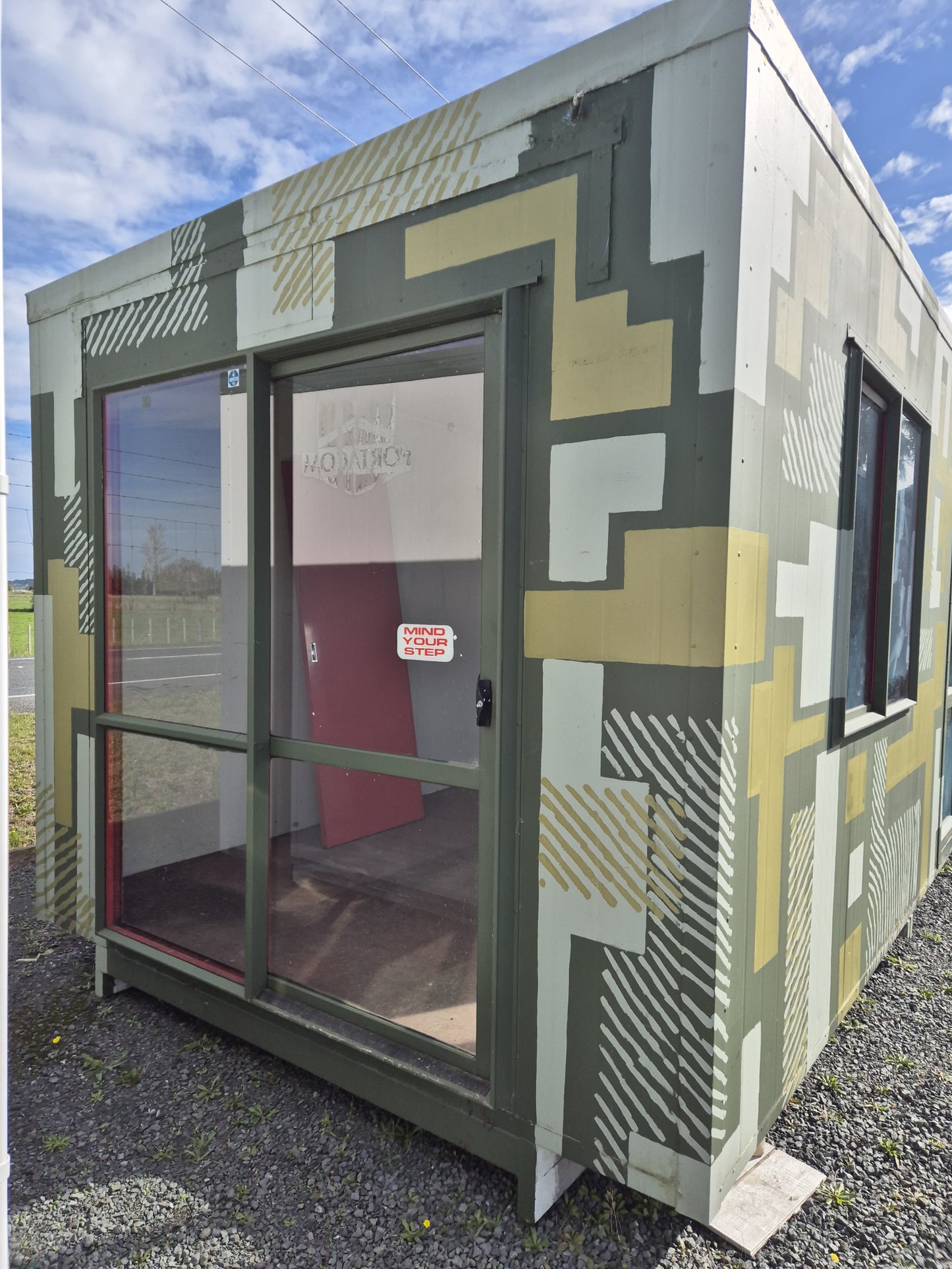 9.6 x 3m Portacom, Ranchslider, sliding windows & Kitchen unit