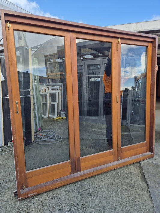 Beautiful CEDAR Bifold Door 2H x 2.4 W Folds to Left #30b, matching joinery