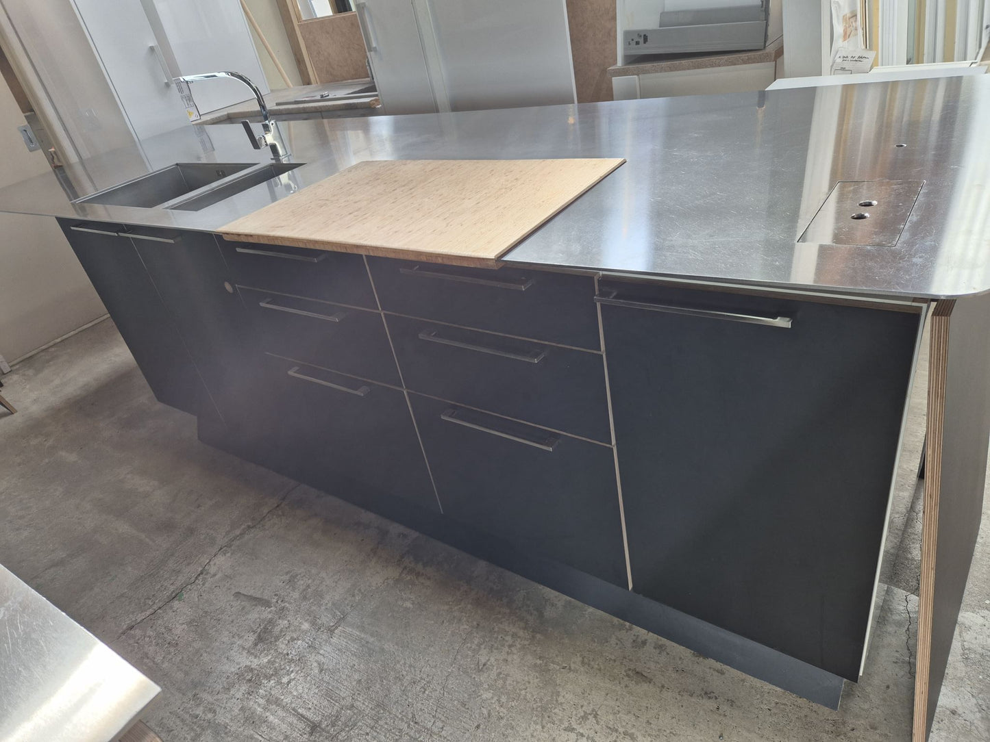 Quality Kitchen, Thick Stainless steel bench tops & appliances