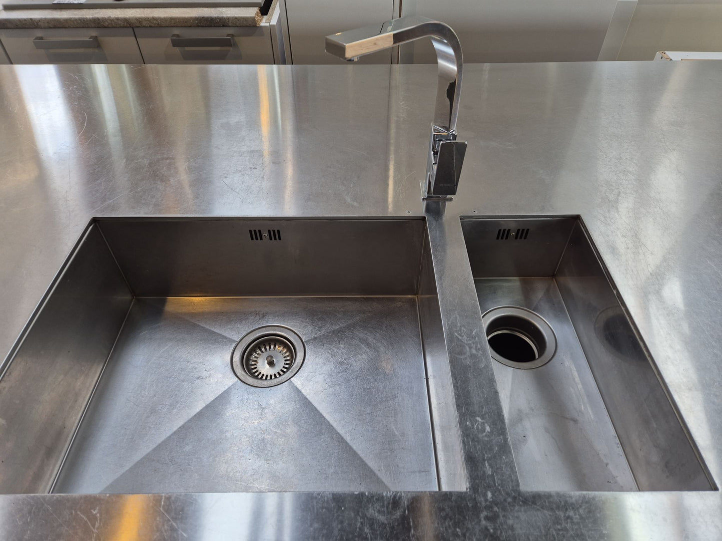 Quality Kitchen, Thick Stainless steel bench tops & appliances