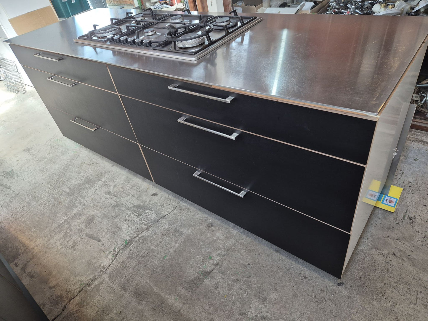 Quality Kitchen, Thick Stainless steel bench tops & appliances