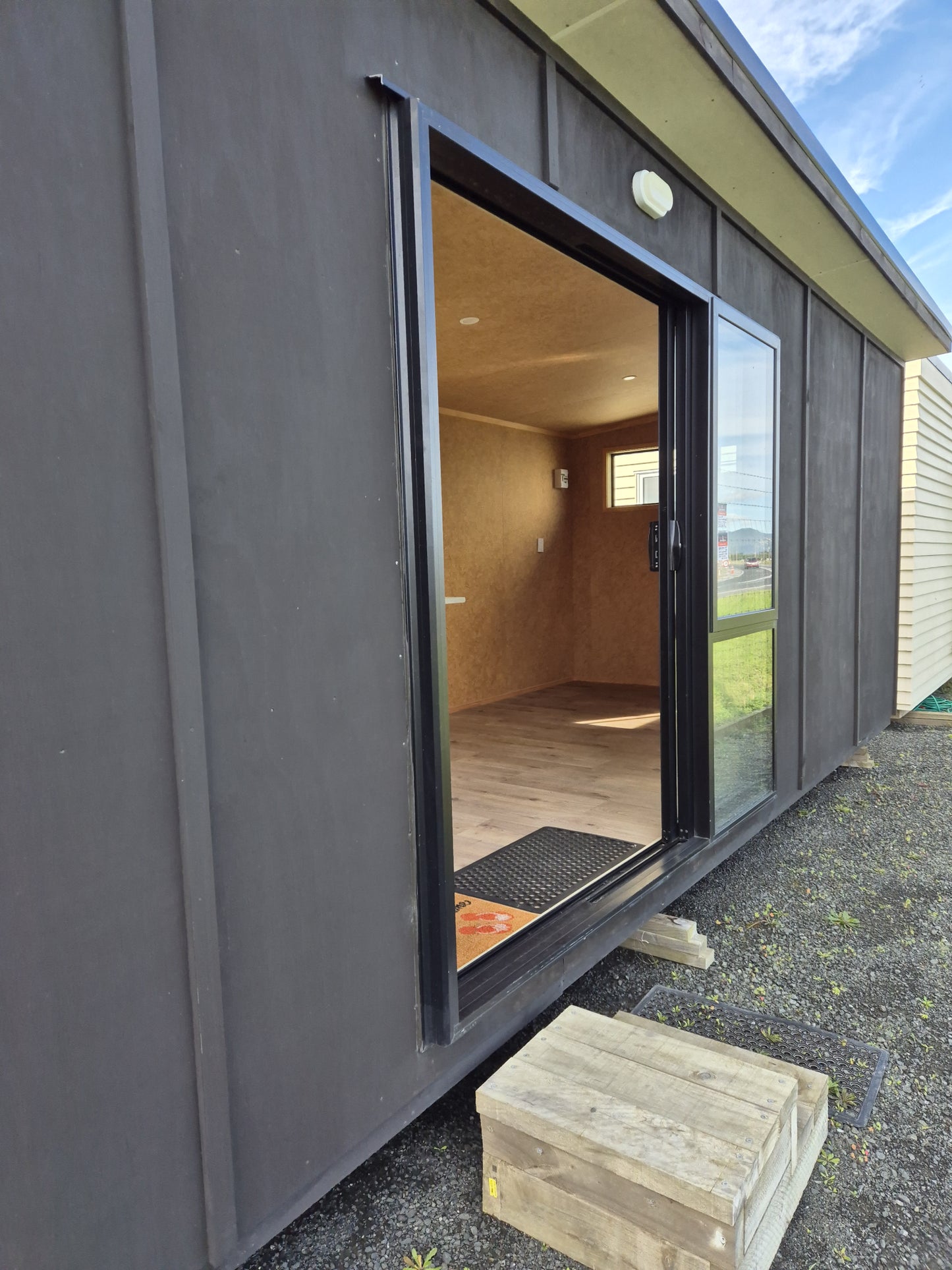 9.6m NEW Self Contained Portable building 26m2