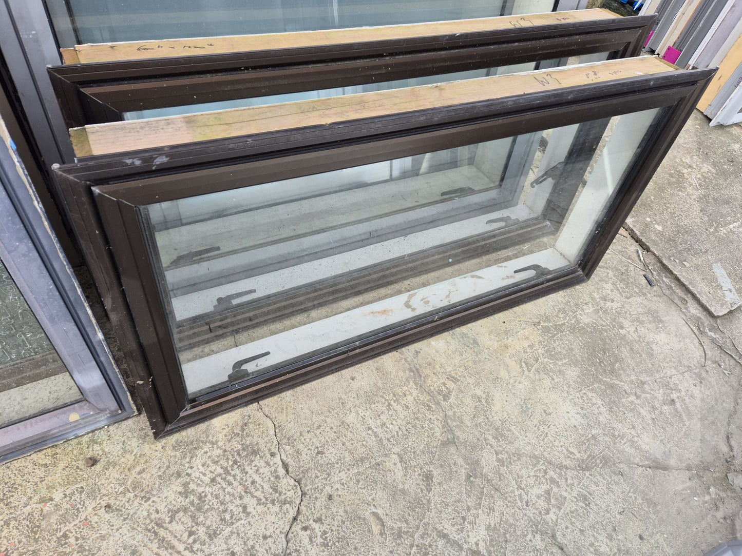 Bronze window 600 H x 1200 W #2084