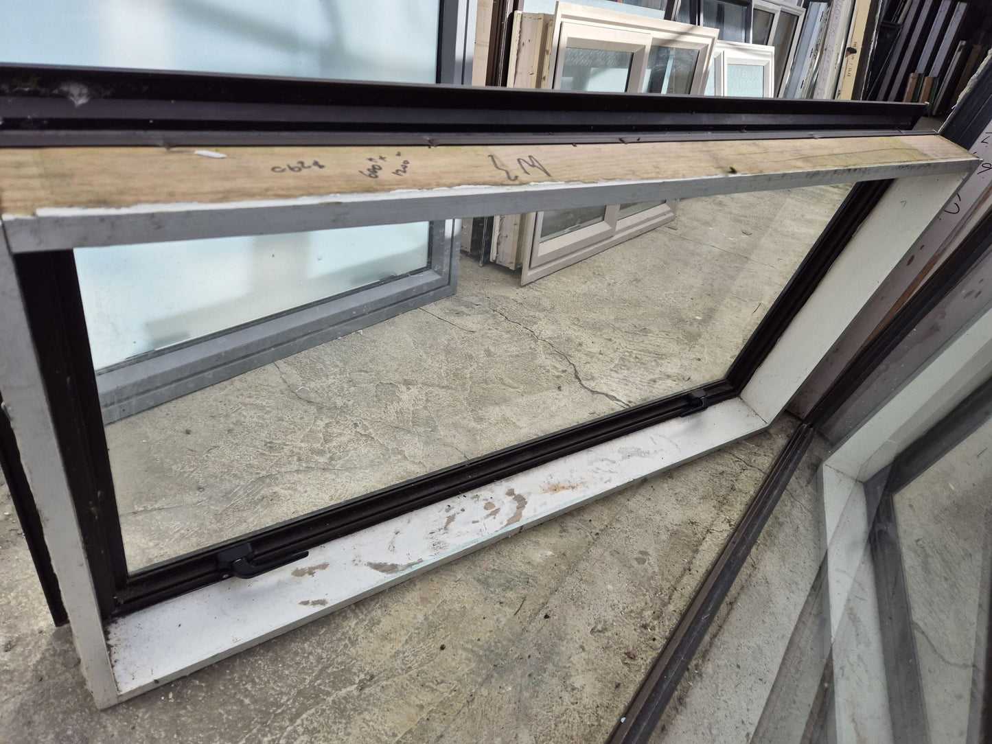 Bronze window 600 H x 1200 W #2084