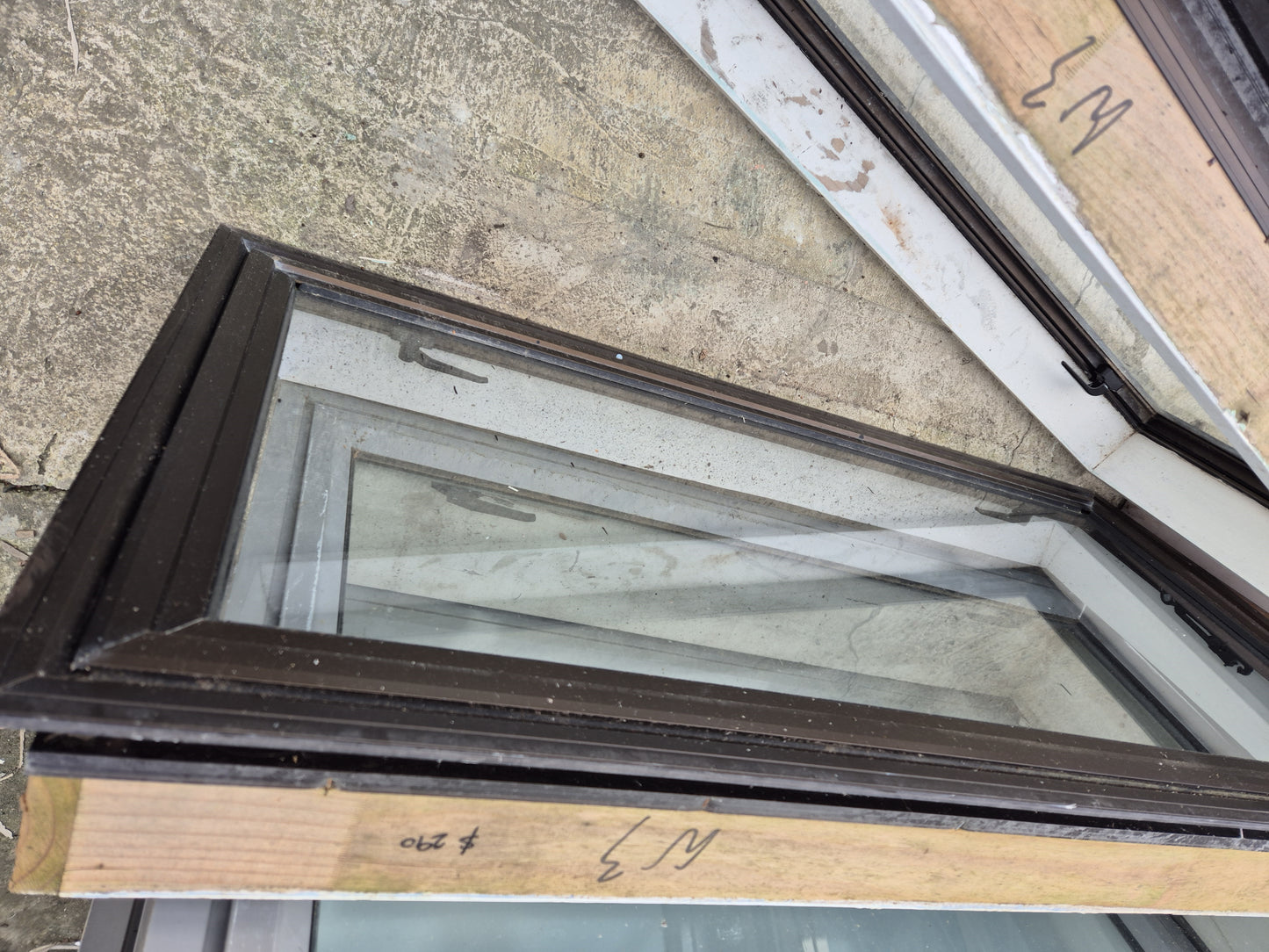 Bronze window 600 H x 1200 W #2084