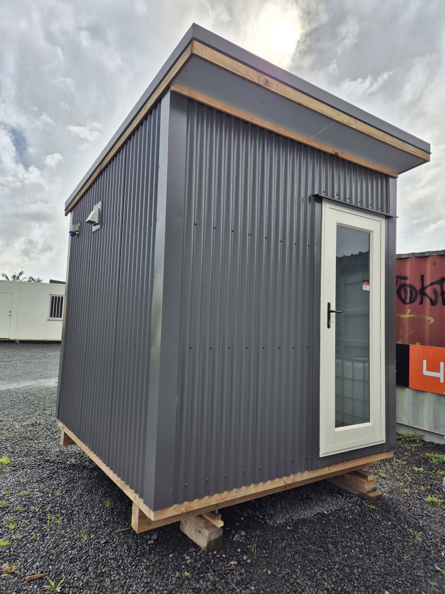 Bathroom / Laundry Unit 2.4 m x 2.4 m