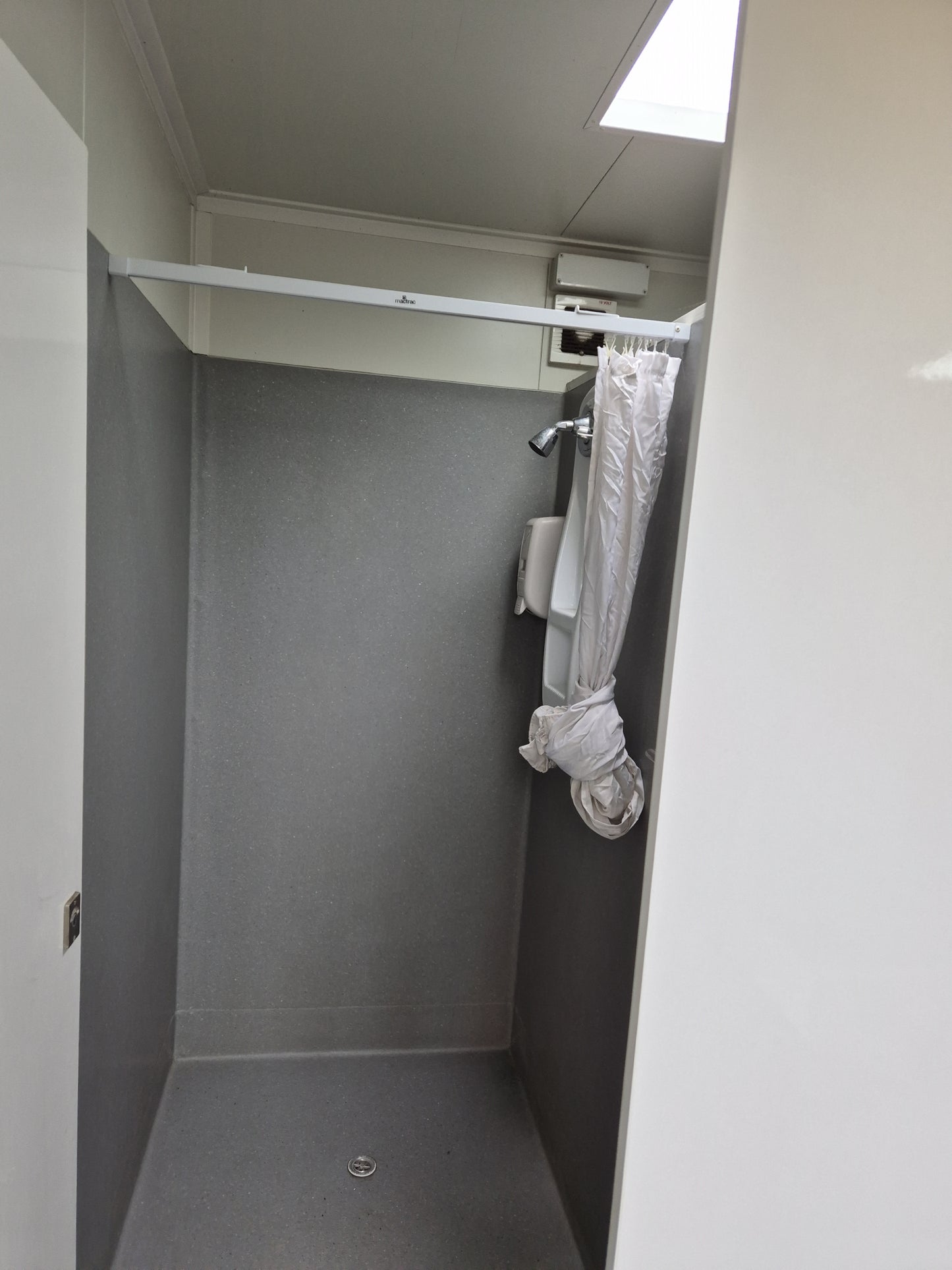 Portable Shower Block, 4 showers & 3 handbasins 4m x 3m