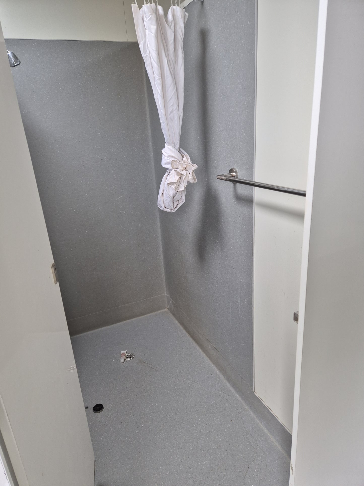 Portable Shower Block, 4 showers & 3 handbasins 4m x 3m