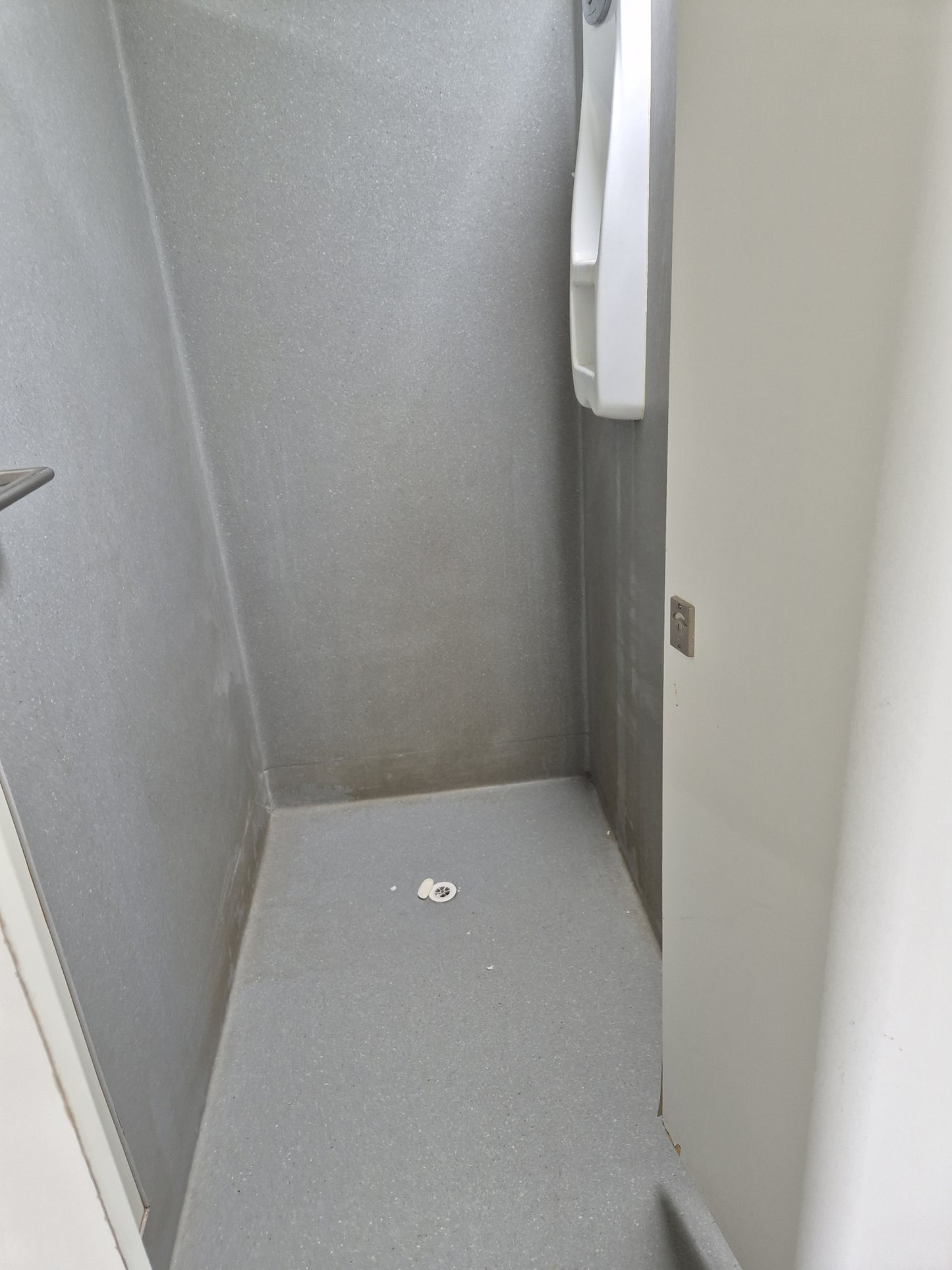 Portable Shower Block, 4 showers & 3 handbasins 4m x 3m