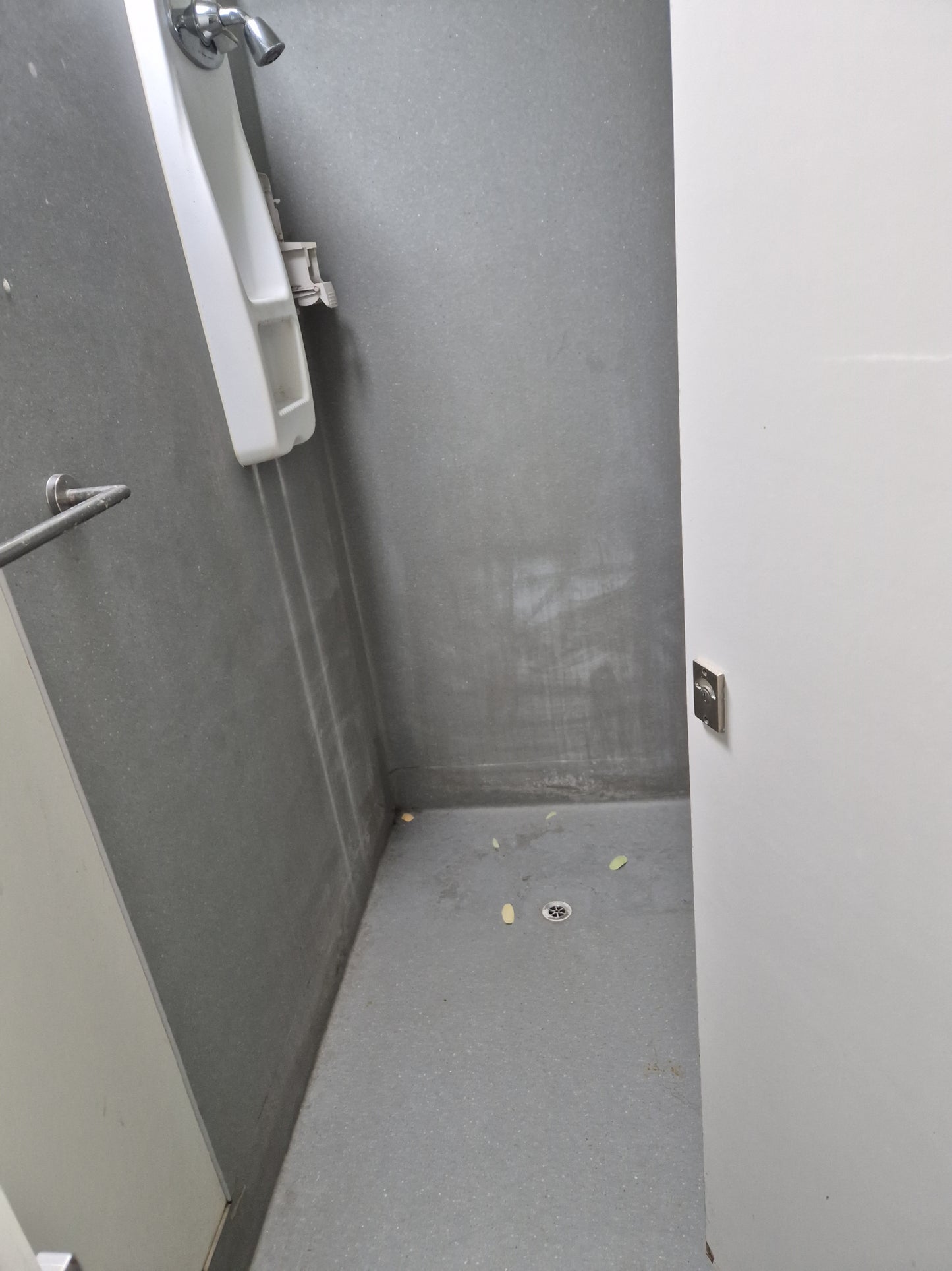 Portable Shower Block, 4 showers & 3 handbasins 4m x 3m