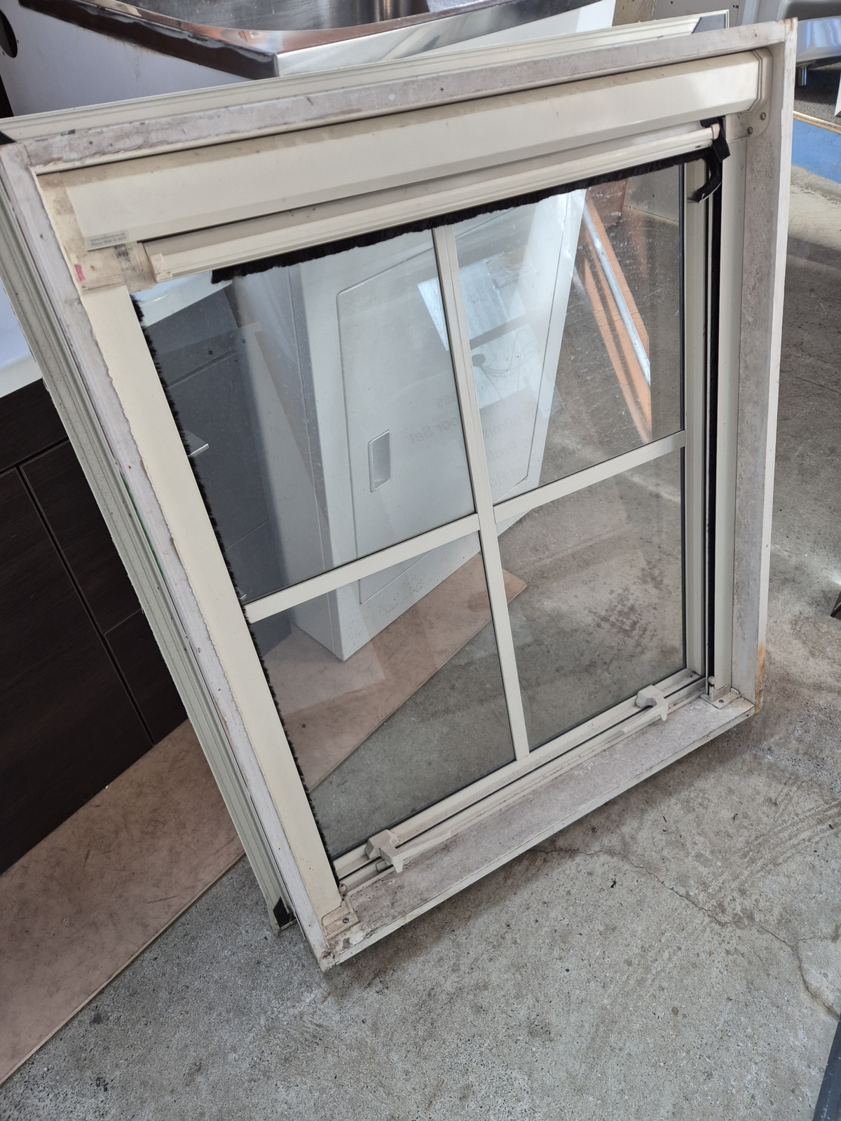 Off White Small Window 900 H x 760 W with flyscreen #2529