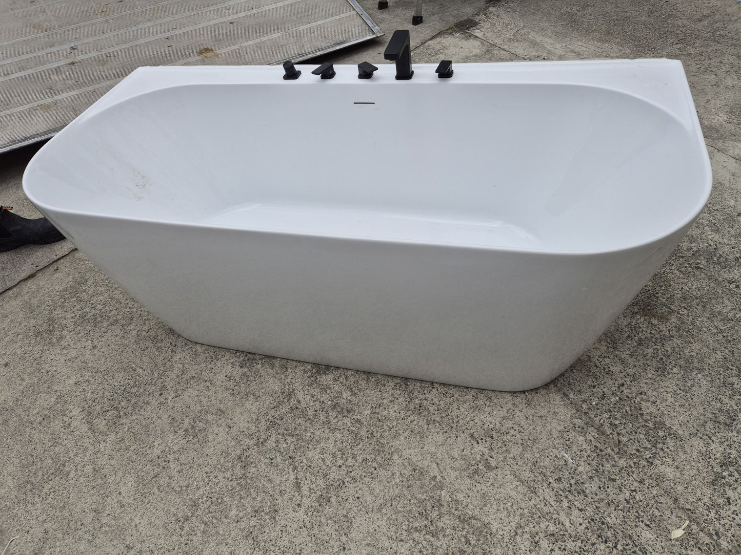 Freestanding Bath with Adjustable Feet 1690 L x 770 W  #2239