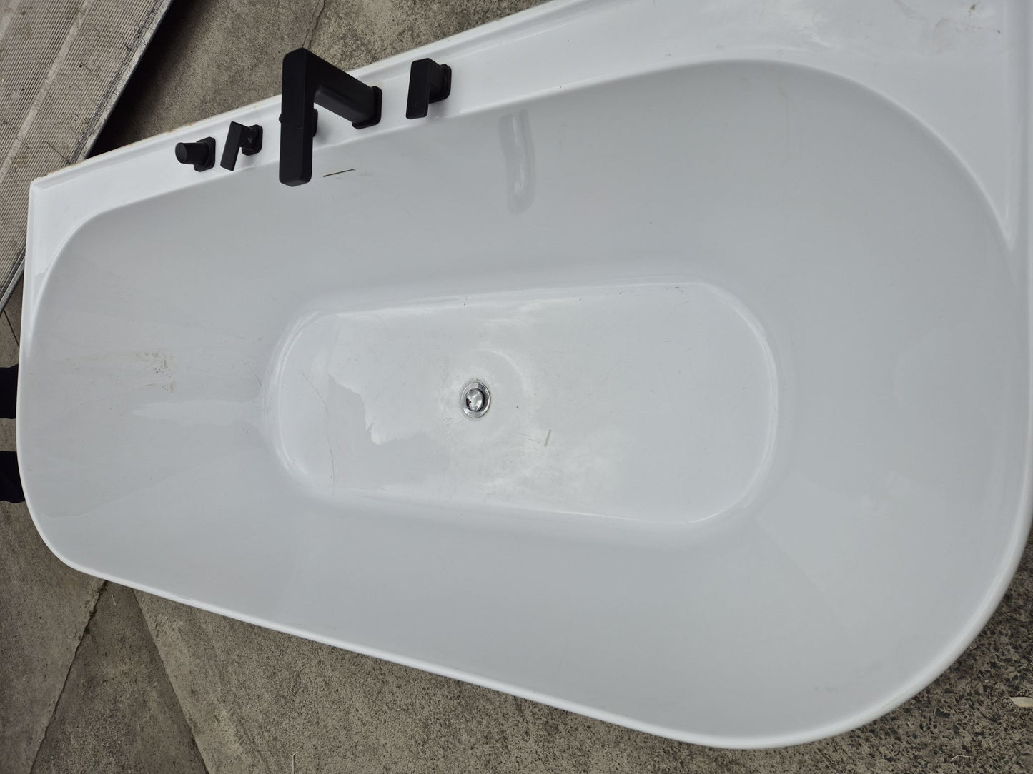 Freestanding Bath with Adjustable Feet 1690 L x 770 W  #2239