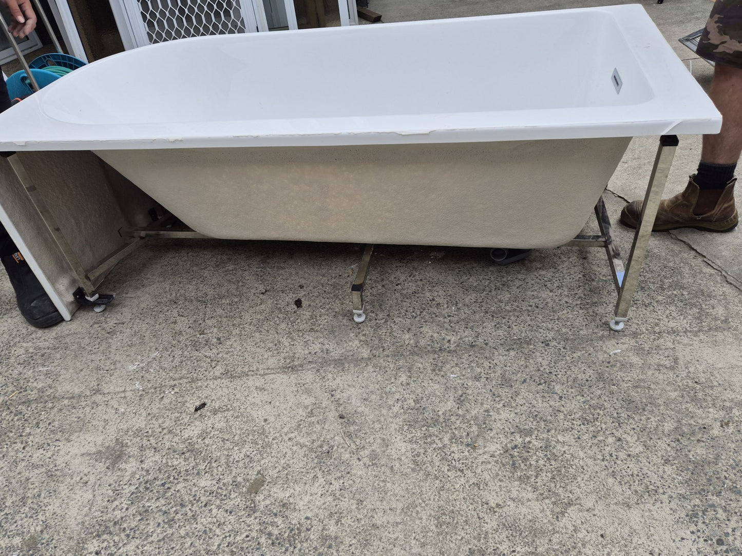 Corner Bath 1690 L x 785 W #2240