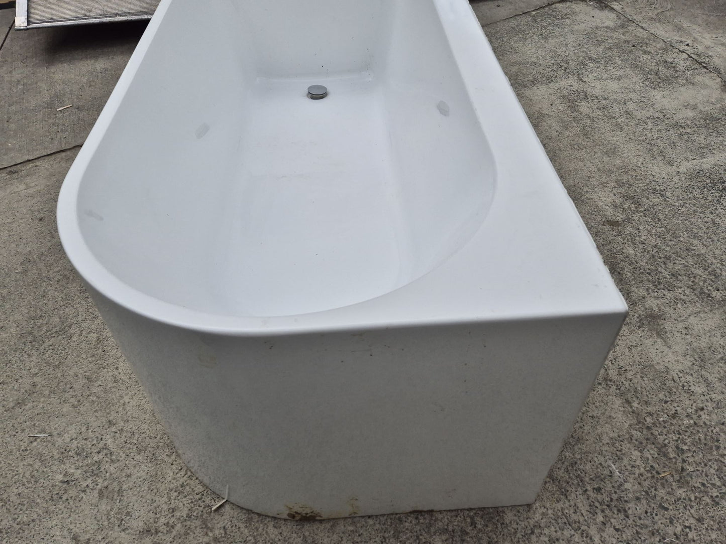 Corner Bath 1690 L x 785 W #2240