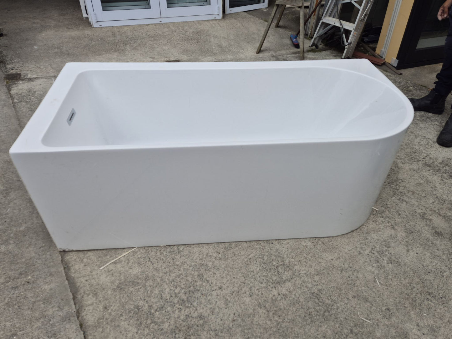 Corner Bath 1690 L x 785 W #2240