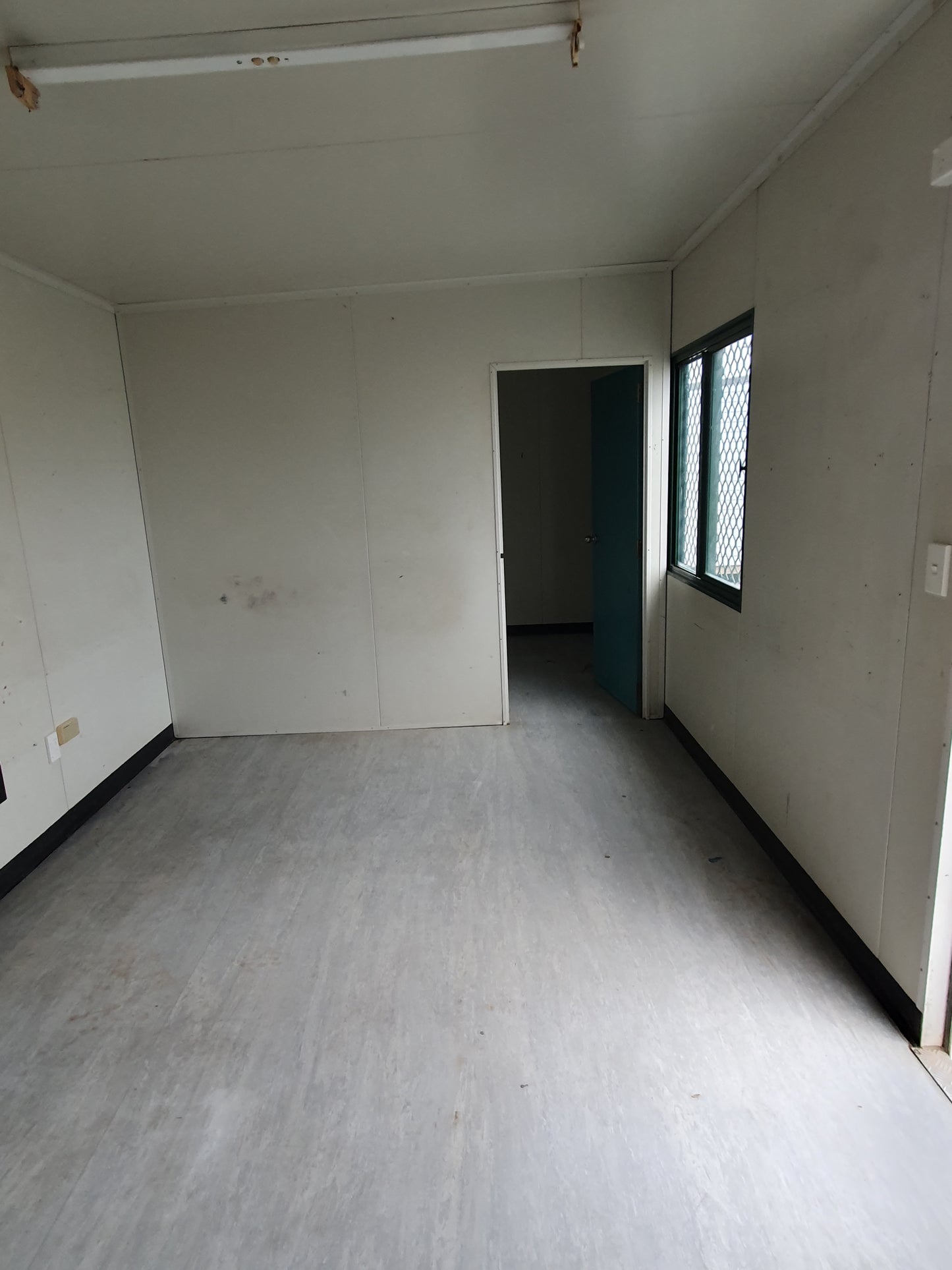 7.2m x 3 Portable building, 2 rooms with a small kitchen unit