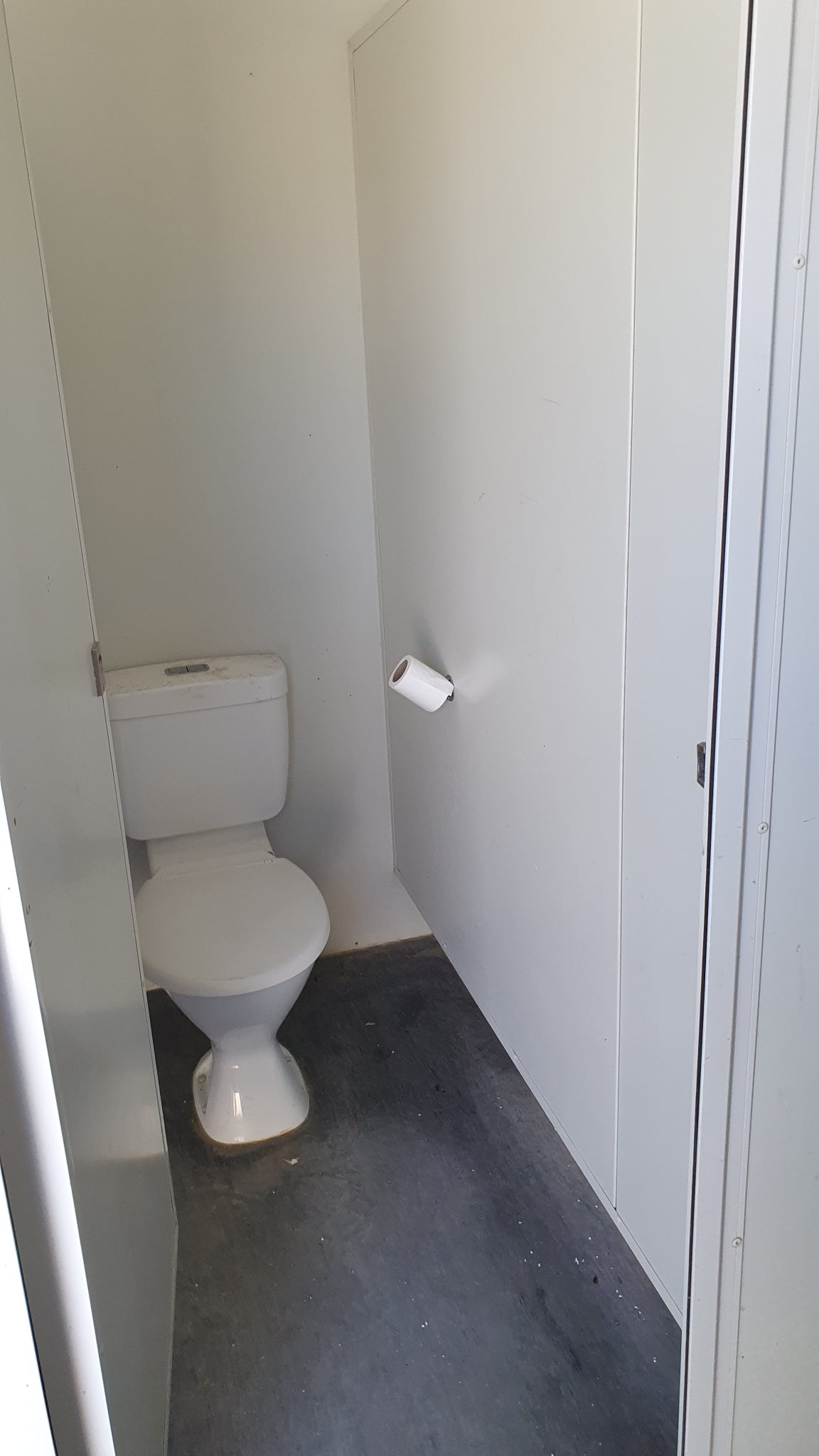 Portable Toilet Block 4.8m x 3m, 4 toilets, 3 urinals, 3 handbasins.