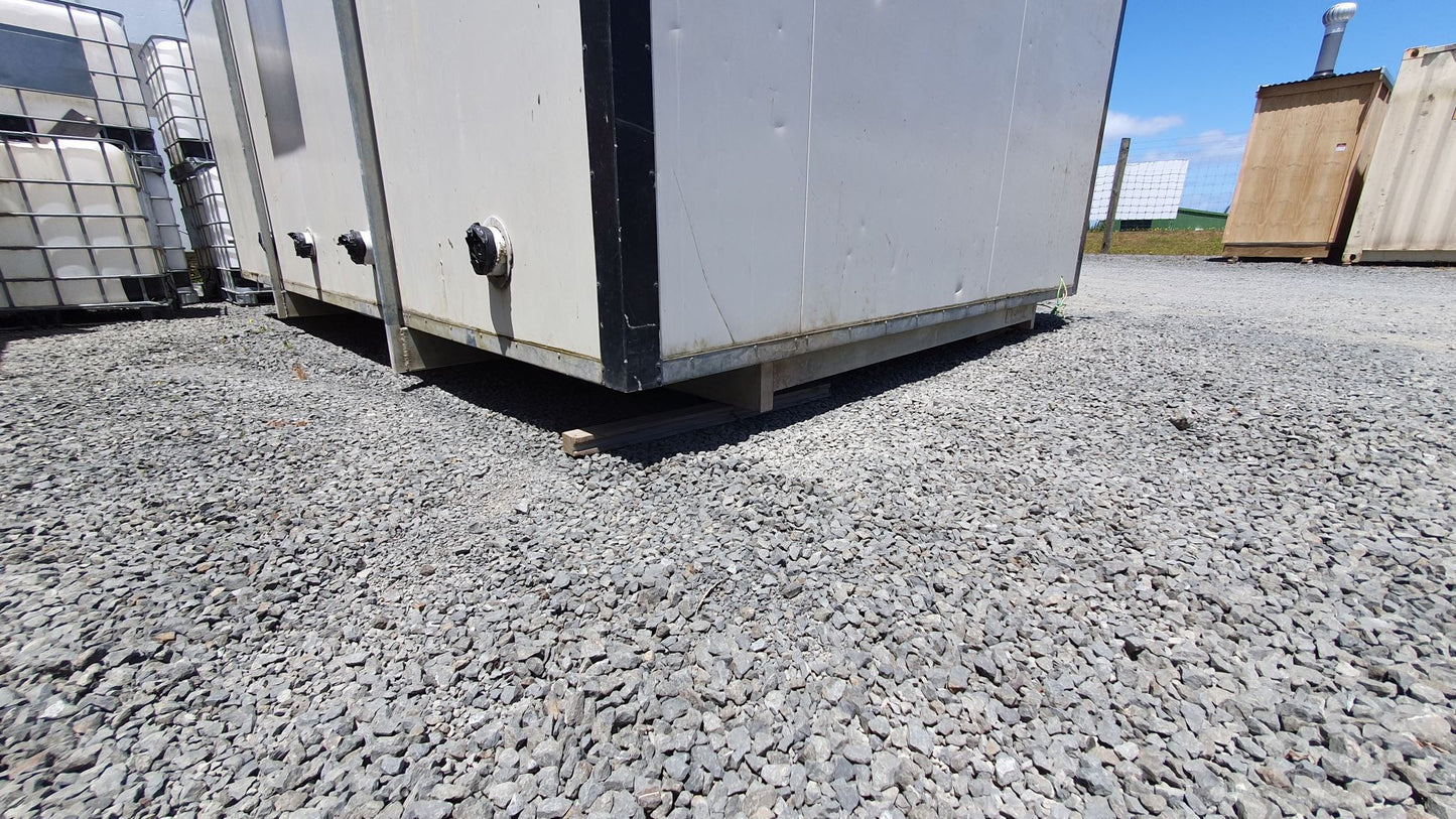 Portable Toilet Block 4.8m x 3m, 4 toilets, 3 urinals, 3 handbasins.