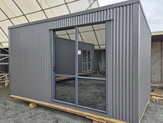 NEWLY BUILT 4.8 x 2.7 CABIN 13m2