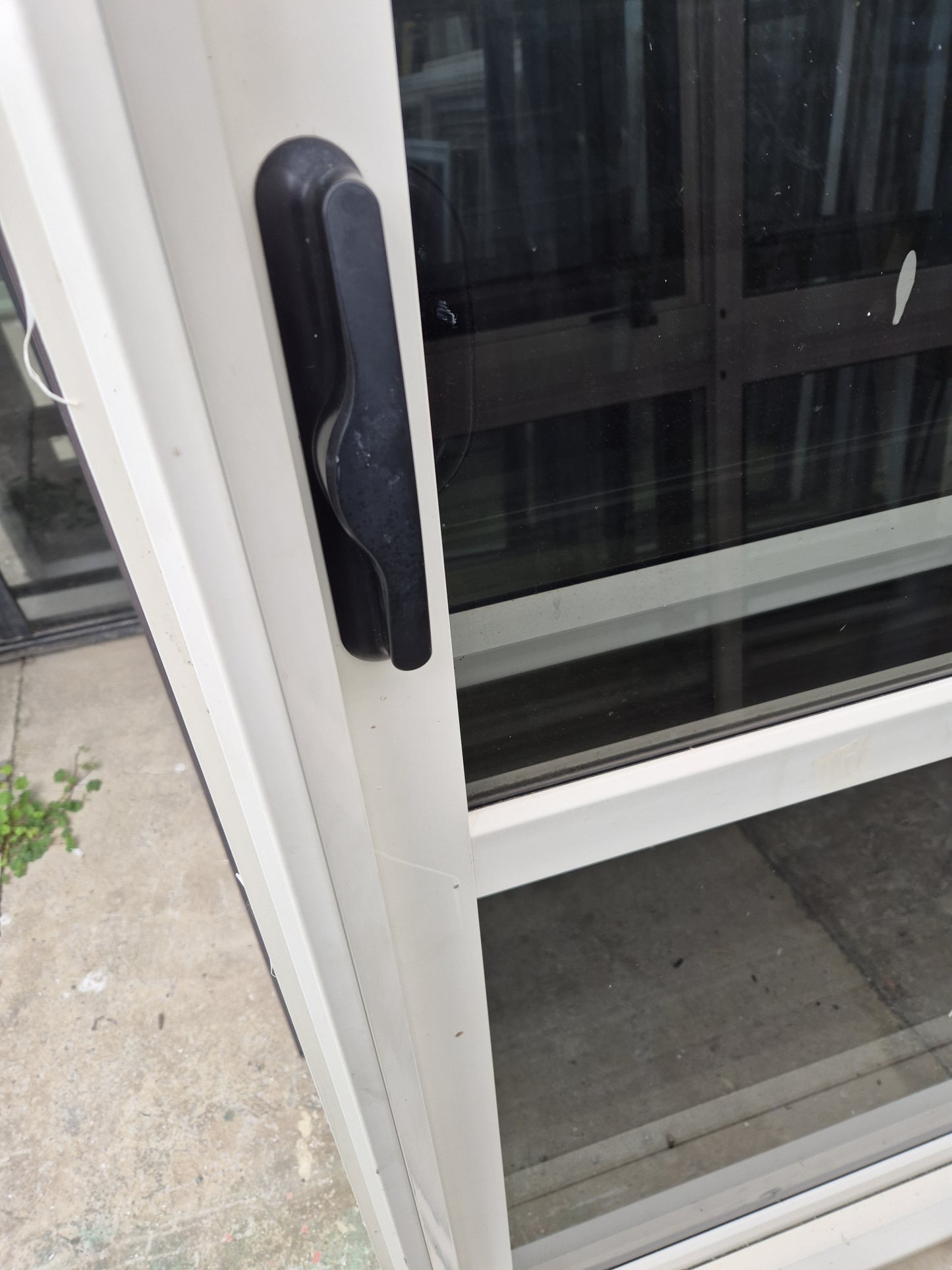 Cream Ranchslider with opening windows 1995 H x 2630 W #2171