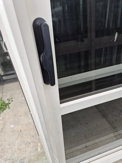 Cream Ranchslider with opening windows 1995 H x 2630 W #2171