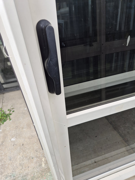 Cream Ranchslider with opening windows 1995 H x 2630 W #2171