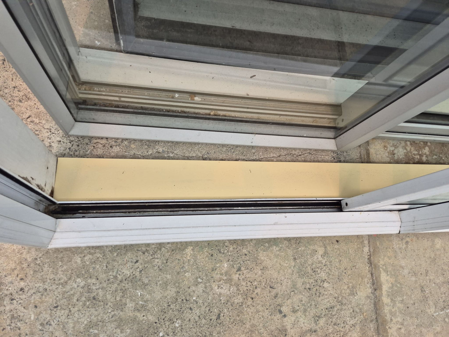 White Ranchslider 2 H x 1.8 W In good condition #2031