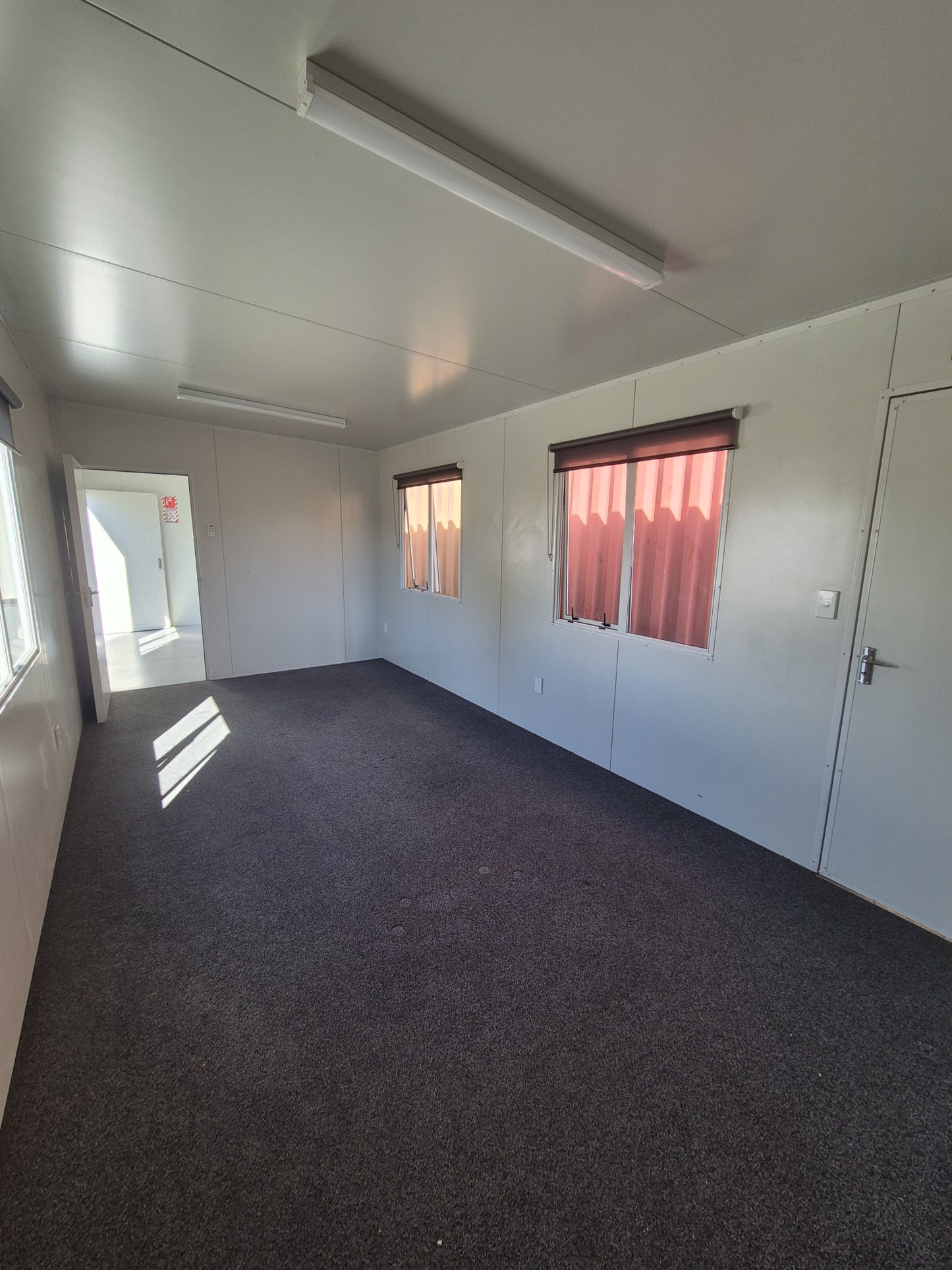 9.6 x 3m PORTACOM In near new condition, 2 rooms, 3 external doors, Air con