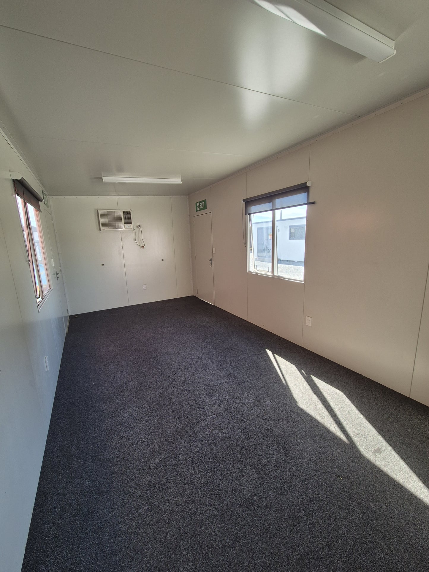 9.6 x 3m PORTACOM In near new condition, 2 rooms, 3 external doors, Air con