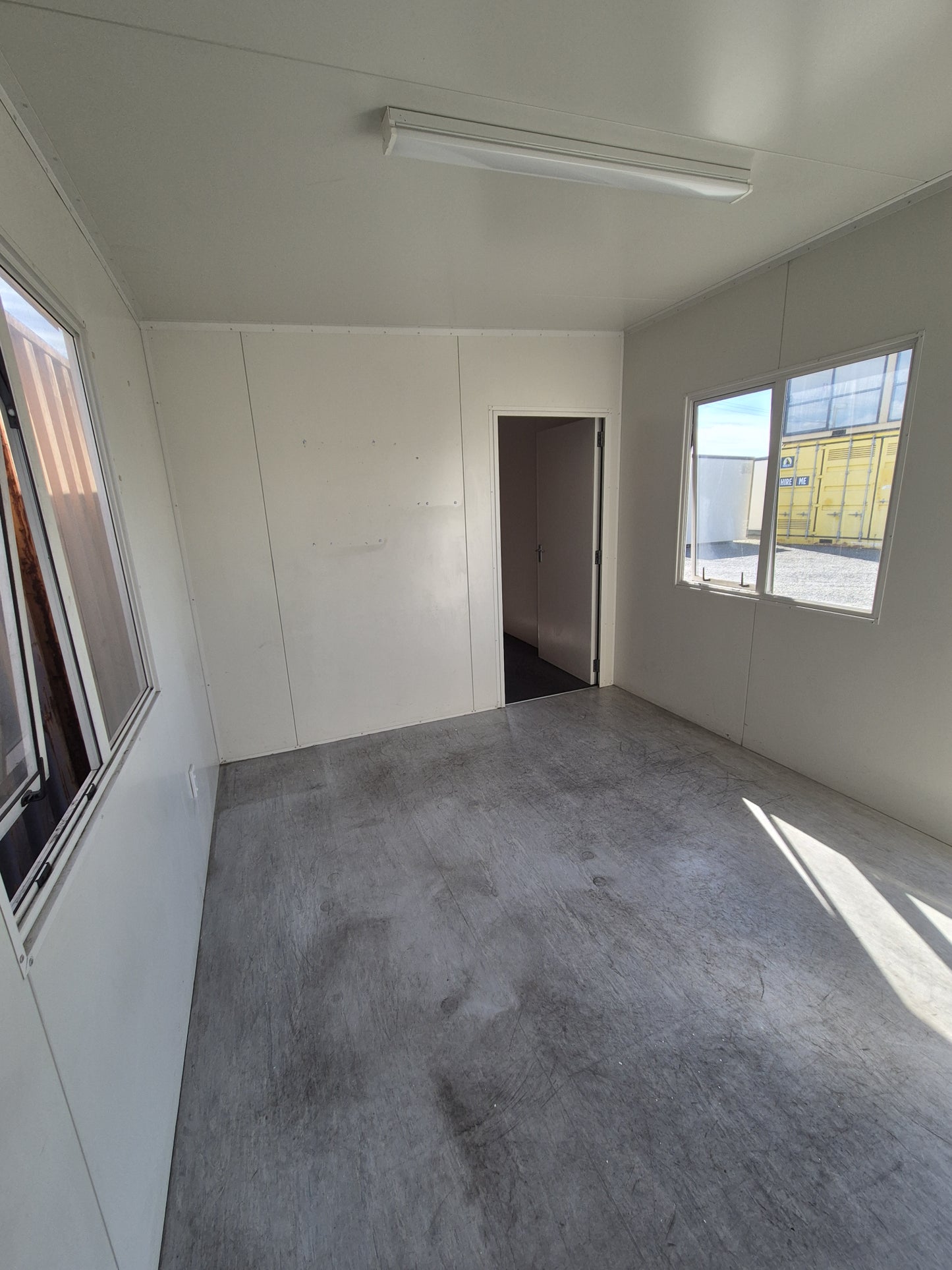 9.6 x 3m PORTACOM In near new condition, 2 rooms, 3 external doors, Air con