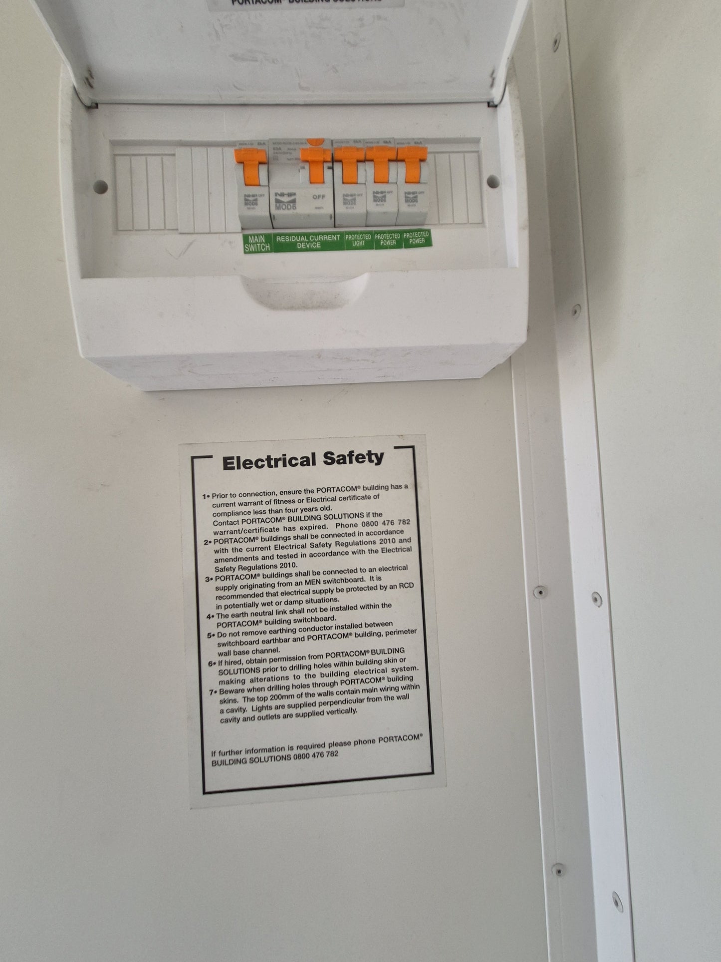 9.6 x 3m PORTACOM In near new condition, 2 rooms, 3 external doors, Air con