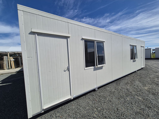 9.6 x 3m PORTACOM In near new condition, 2 rooms, 3 external doors, Air con